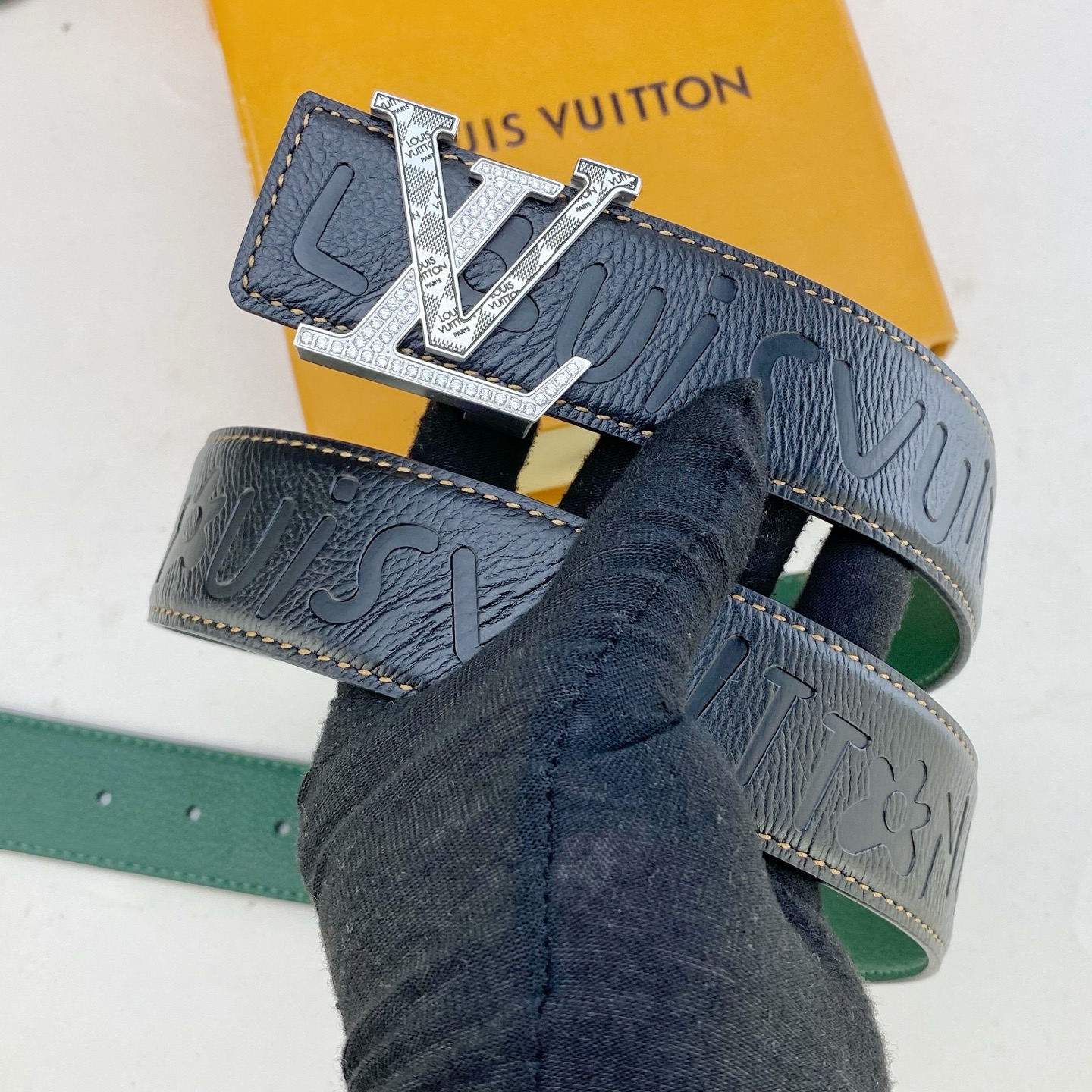LV💕 特种皮腰带系列 ，原厂五金精品不锈钢钻💎扣，手感柔软舒适 宽3.8CM。