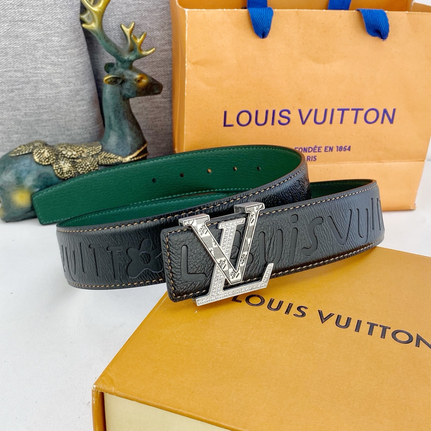 LV💕 特种皮腰带系列 ，原厂五金精品不锈钢钻💎扣，手感柔软舒适 宽3.8CM。