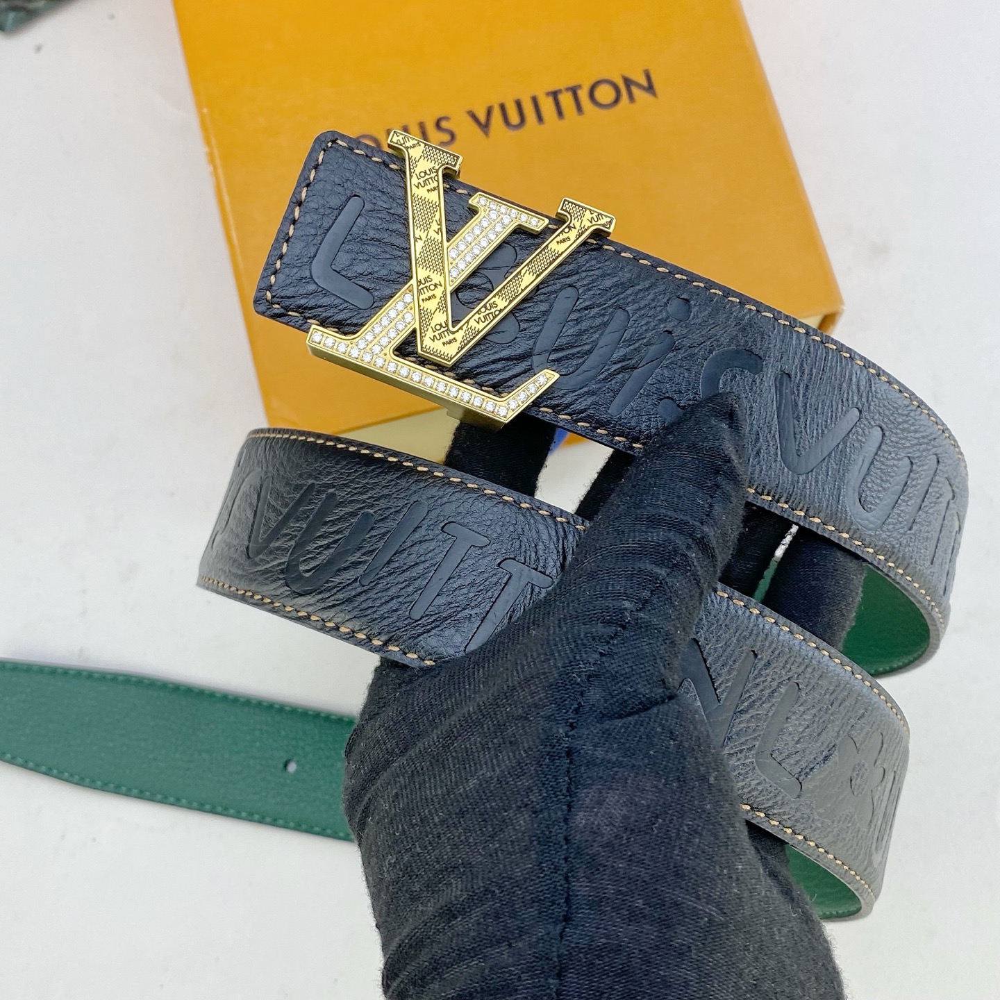 LV💕 特种皮腰带系列 ，原厂五金精品不锈钢钻💎扣，手感柔软舒适 宽3.8CM。