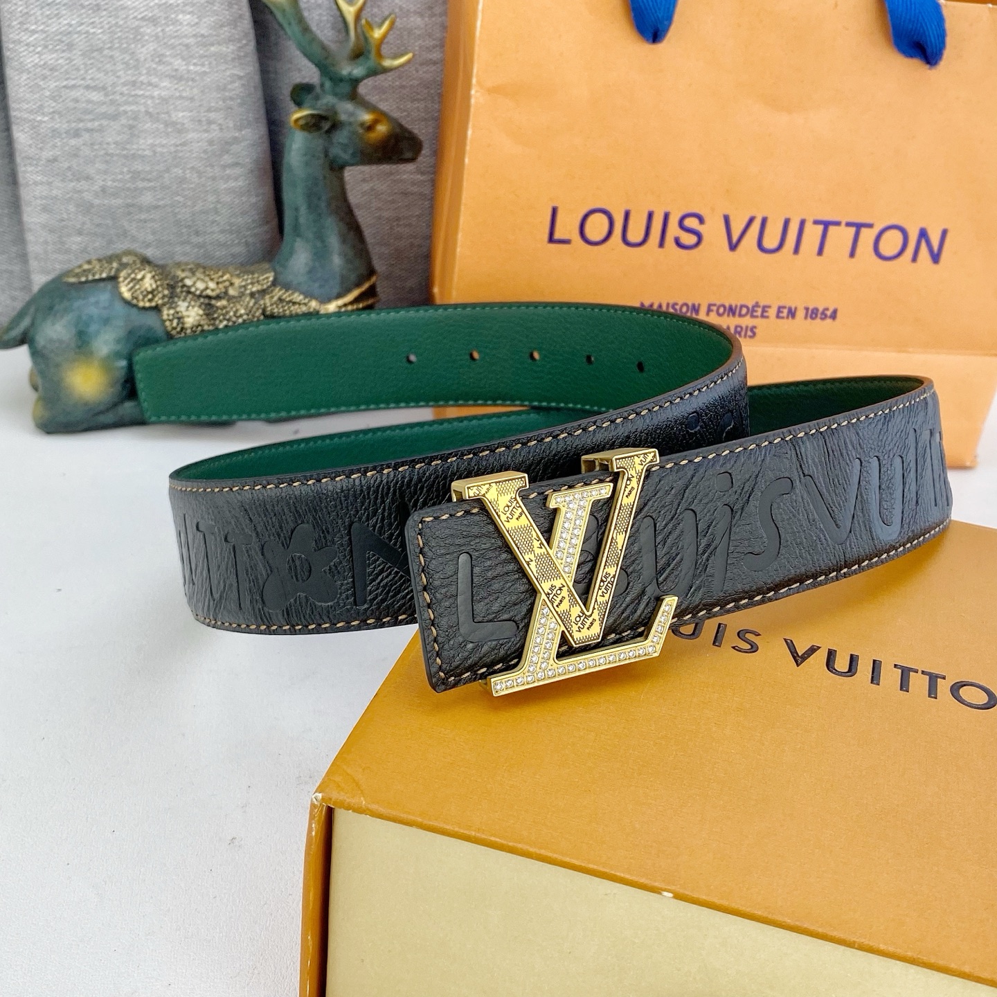 LV💕 特种皮腰带系列 ，原厂五金精品不锈钢钻💎扣，手感柔软舒适 宽3.8CM。