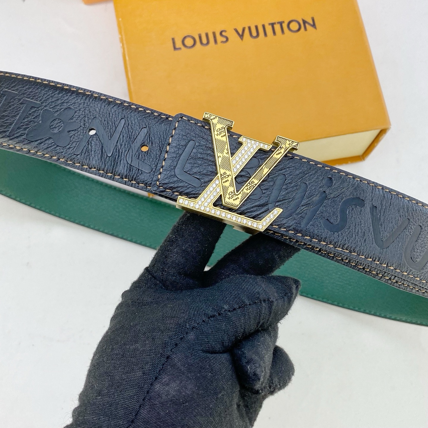 LV💕 特种皮腰带系列 ,原厂五金精品不锈钢钻💎扣,手感柔软舒适 宽3.8CM。 LV💕 特种皮腰带系列 ,原厂五金精品不锈钢钻💎扣,手感柔软舒适 宽3.8CM。