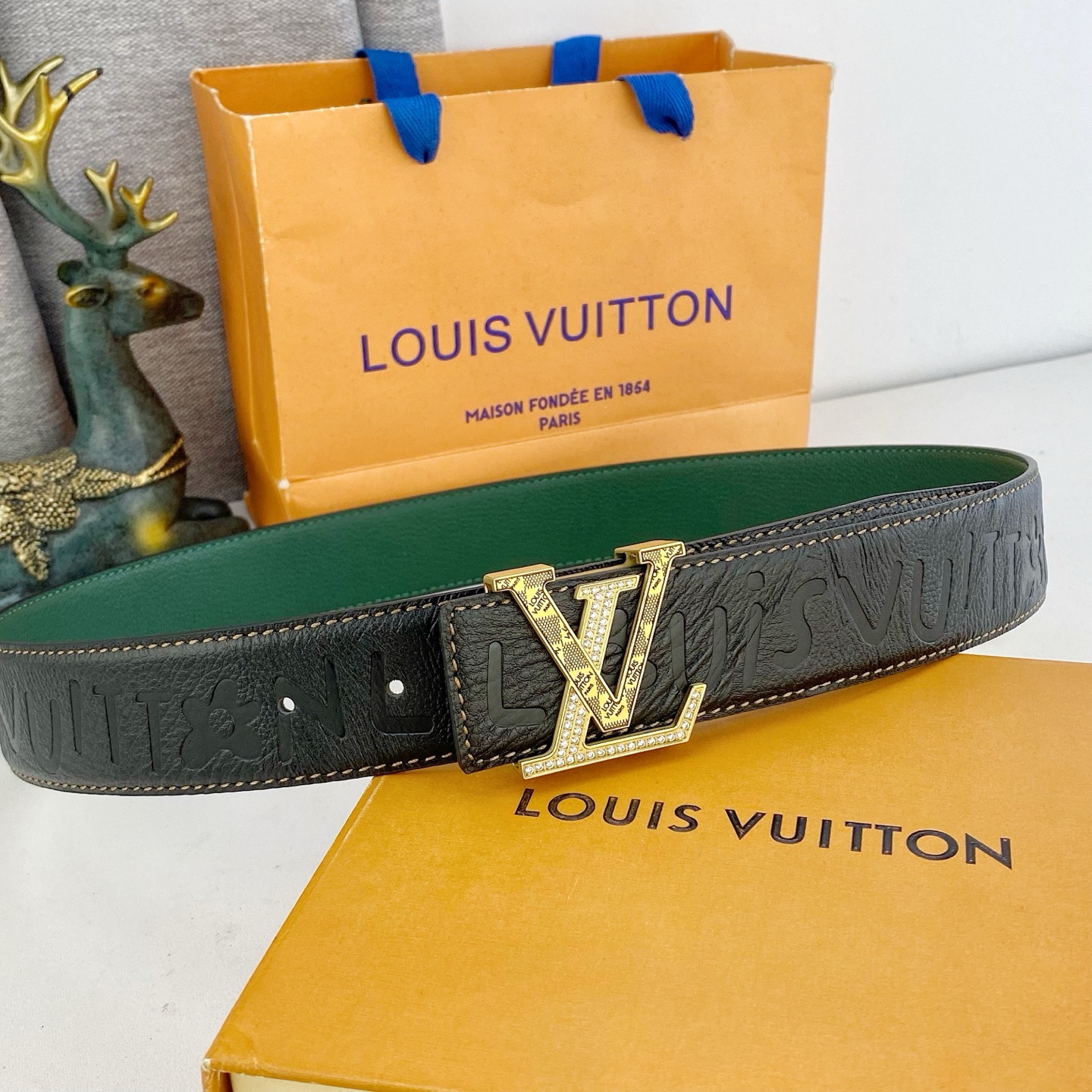 LV💕 特种皮腰带系列 ，原厂五金精品不锈钢钻💎扣，手感柔软舒适 宽3.8CM。
