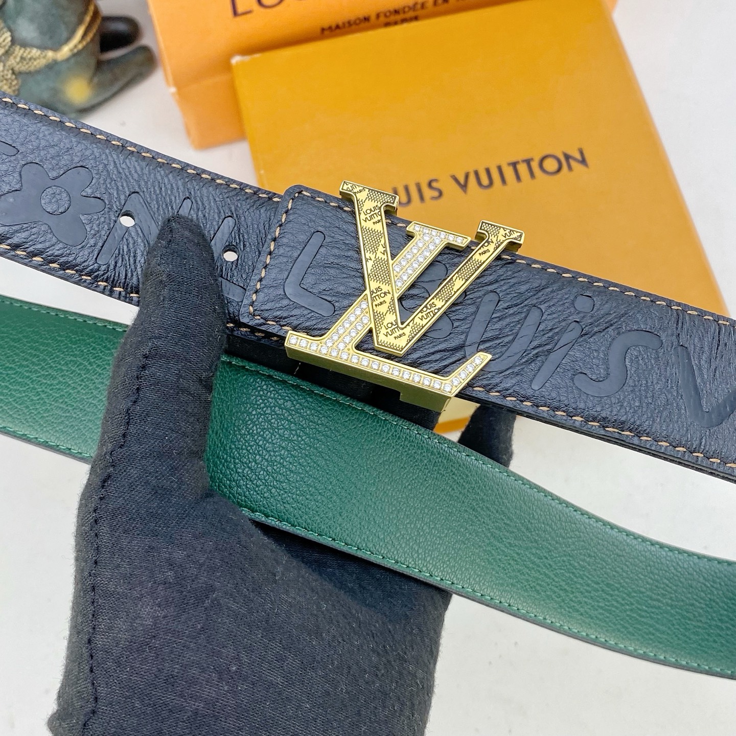 LV💕 特种皮腰带系列 ，原厂五金精品不锈钢钻💎扣，手感柔软舒适 宽3.8CM。