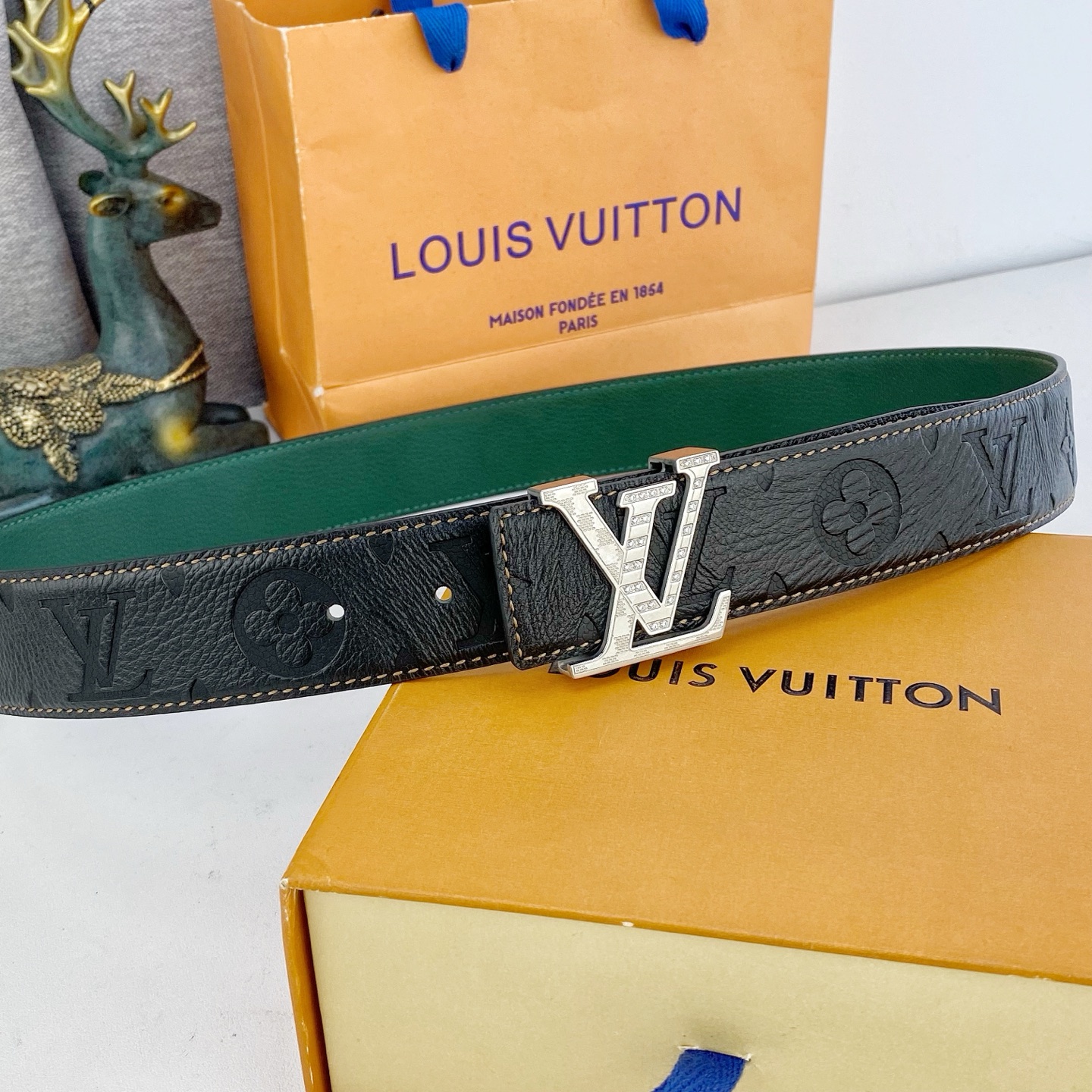 LV💕 特种皮腰带系列 ，原厂五金精品不锈钢钻💎扣，手感柔软舒适 宽3.8CM。