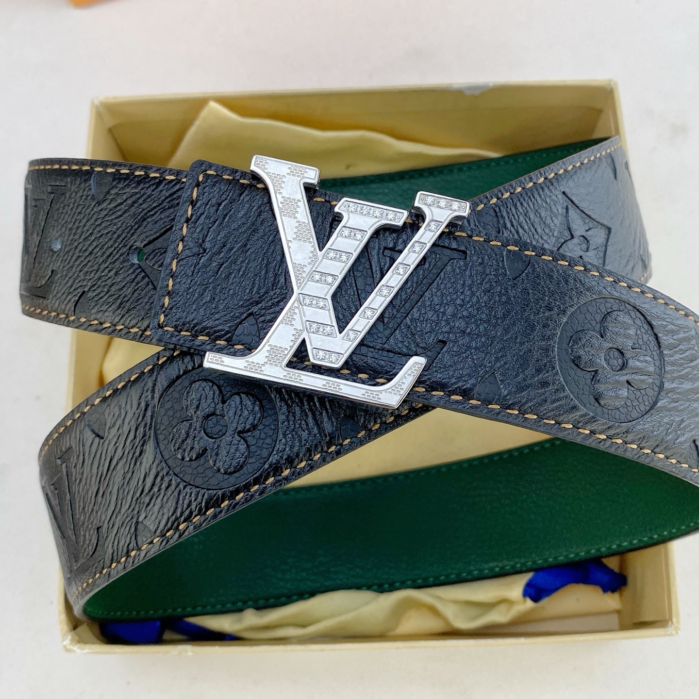 LV💕 特种皮腰带系列 ，原厂五金精品不锈钢钻💎扣，手感柔软舒适 宽3.8CM。