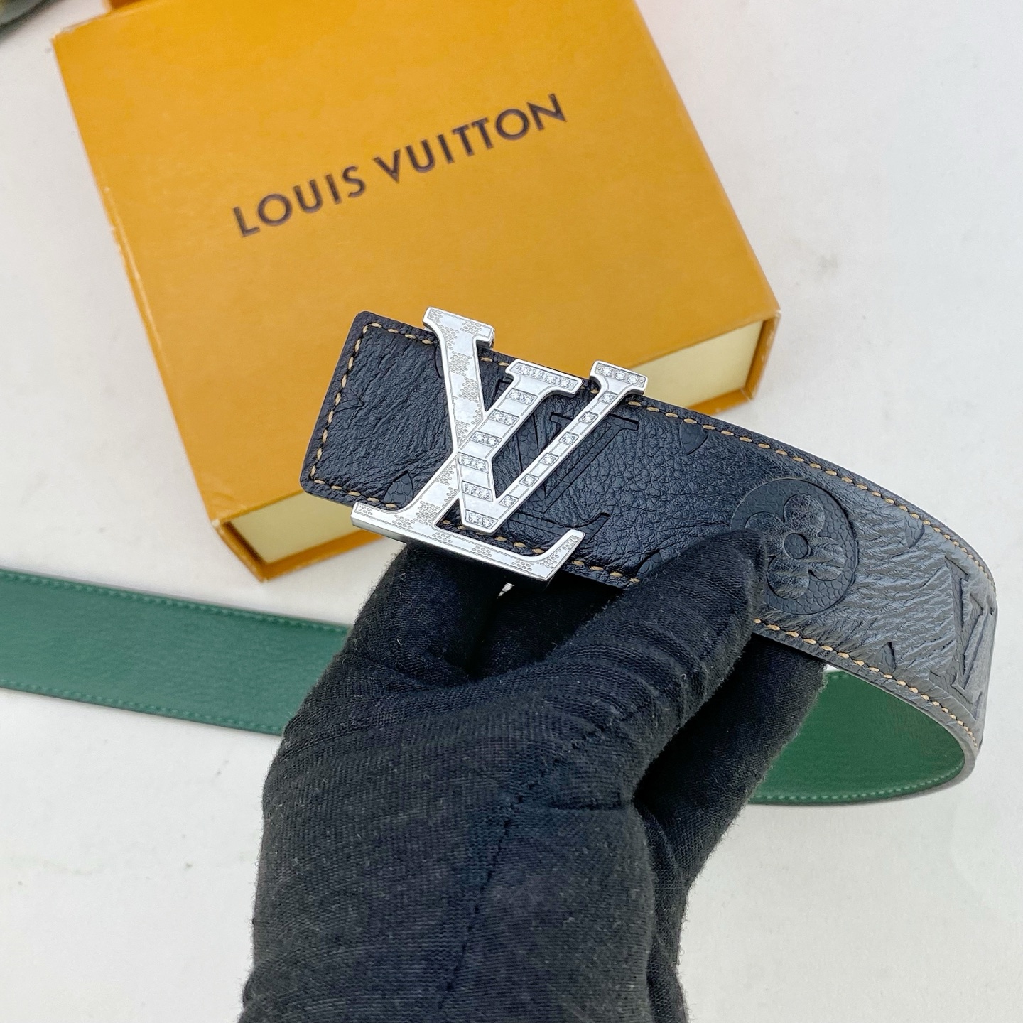 LV💕 特种皮腰带系列 ，原厂五金精品不锈钢钻💎扣，手感柔软舒适 宽3.8CM。