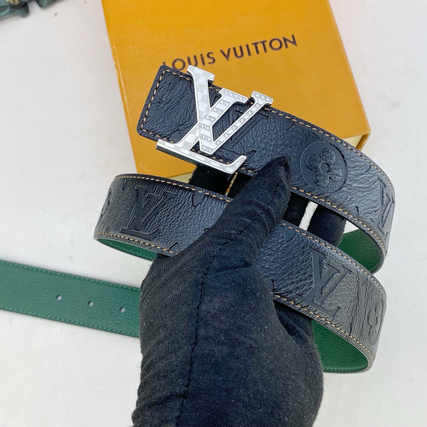 LV💕 特种皮腰带系列 ，原厂五金精品不锈钢钻💎扣，手感柔软舒适 宽3.8CM。