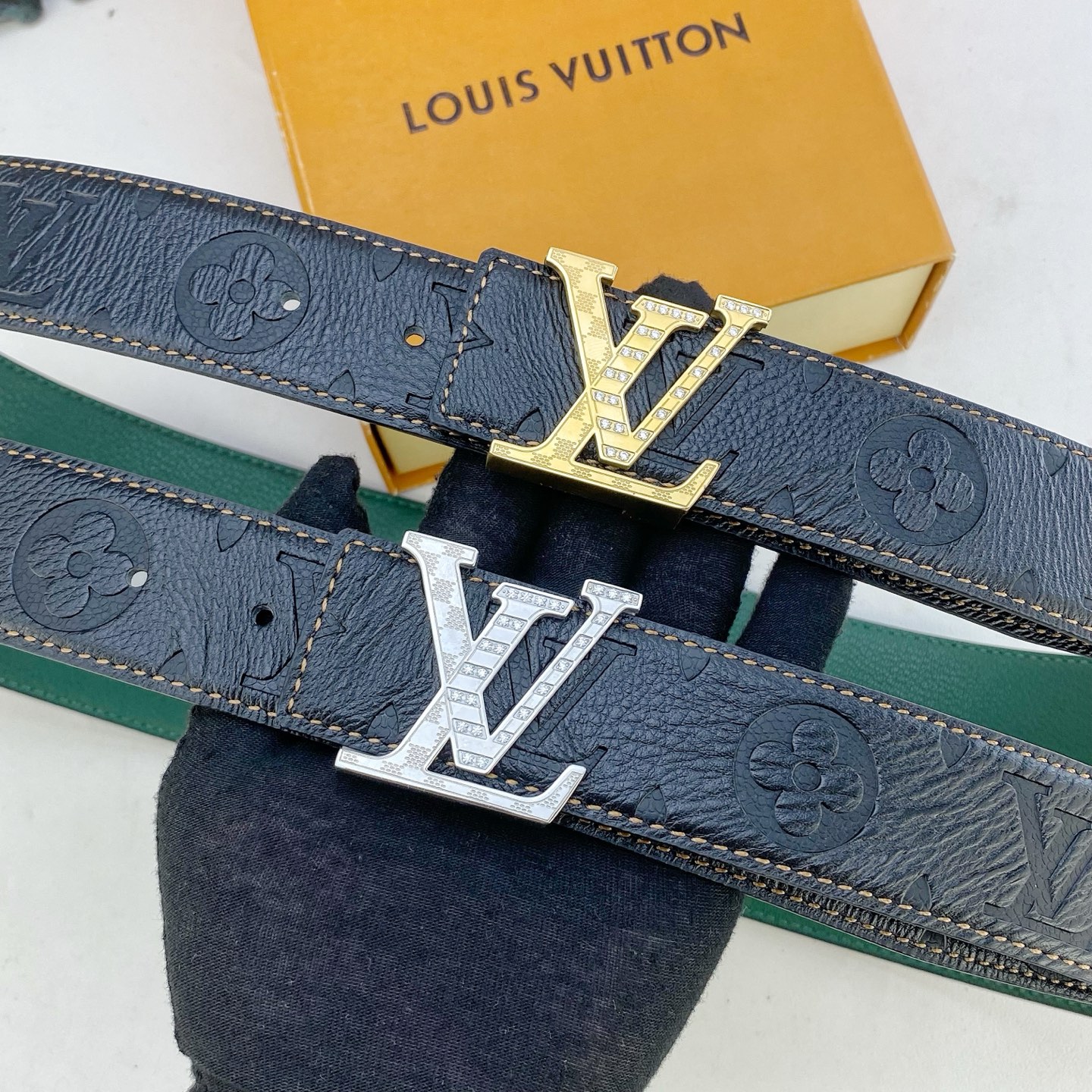 LV💕 特种皮腰带系列 ，原厂五金精品不锈钢钻💎扣，手感柔软舒适 宽3.8CM。