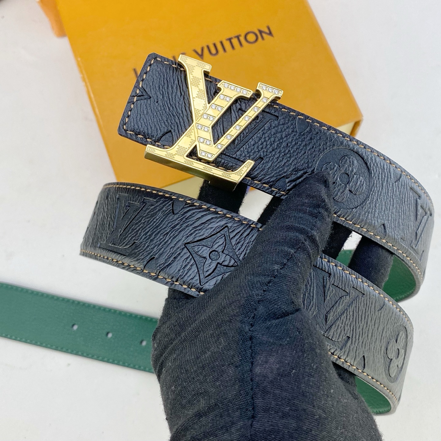 LV💕 特种皮腰带系列 ，原厂五金精品不锈钢钻💎扣，手感柔软舒适 宽3.8CM。