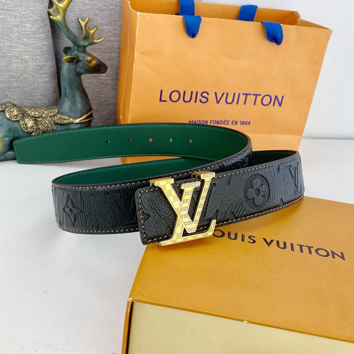 LV💕 特种皮腰带系列 ，原厂五金精品不锈钢钻💎扣，手感柔软舒适 宽3.8CM。