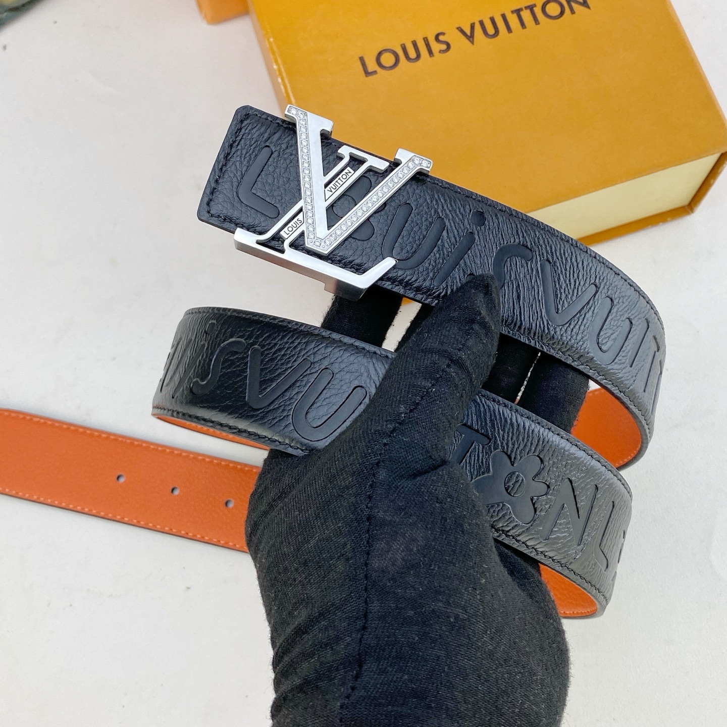 LV💕 特种皮腰带系列 ，原厂五金精品不锈钢钻💎扣，手感柔软舒适 宽3.8CM。