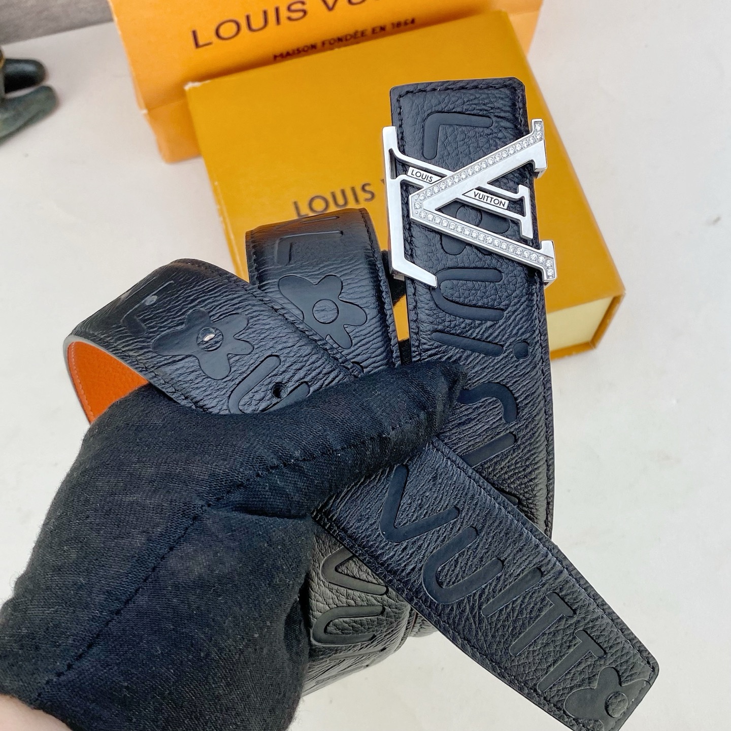 LV💕 特种皮腰带系列 ，原厂五金精品不锈钢钻💎扣，手感柔软舒适 宽3.8CM。