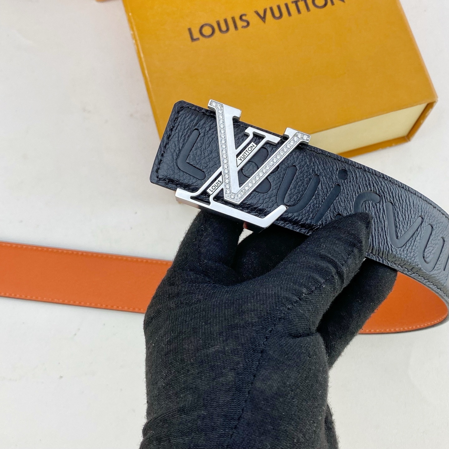 LV💕 特种皮腰带系列 ，原厂五金精品不锈钢钻💎扣，手感柔软舒适 宽3.8CM。