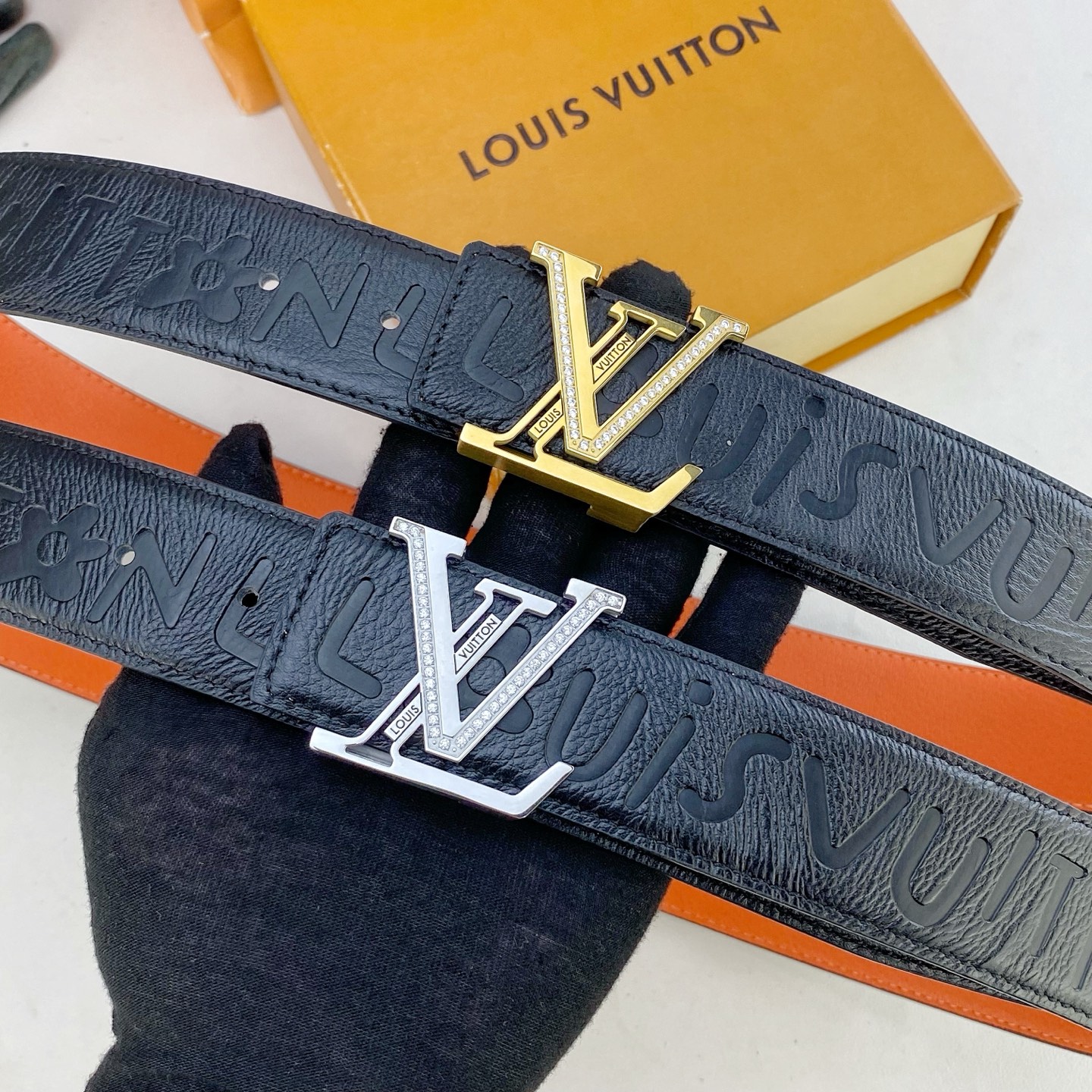 LV💕 特种皮腰带系列 ，原厂五金精品不锈钢钻💎扣，手感柔软舒适 宽3.8CM。