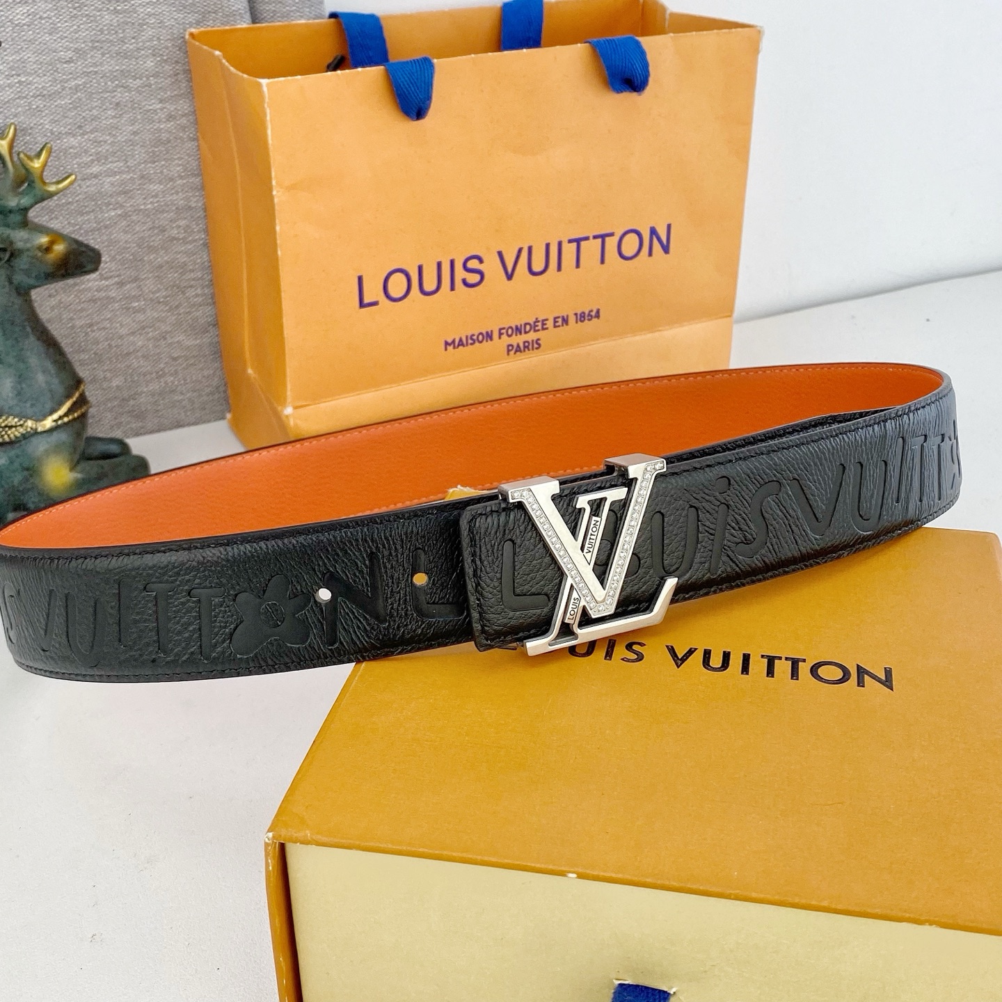 LV💕 特种皮腰带系列 ，原厂五金精品不锈钢钻💎扣，手感柔软舒适 宽3.8CM。