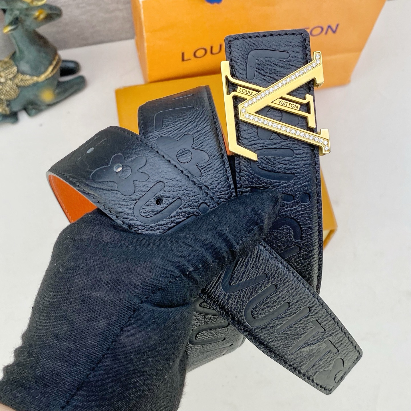 LV💕 特种皮腰带系列 ，原厂五金精品不锈钢钻💎扣，手感柔软舒适 宽3.8CM。