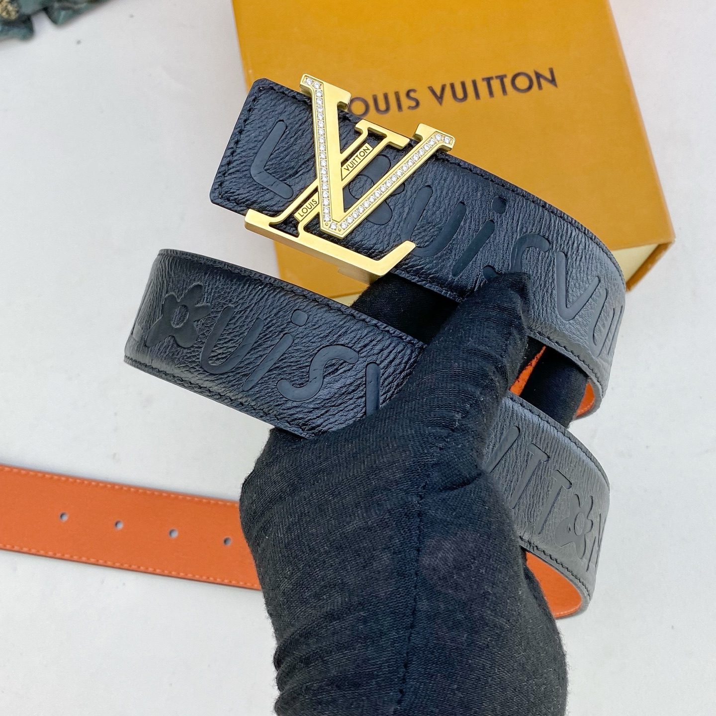 LV💕 特种皮腰带系列 ，原厂五金精品不锈钢钻💎扣，手感柔软舒适 宽3.8CM。