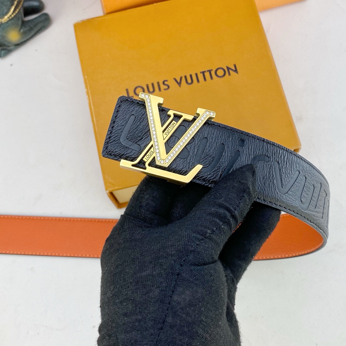 LV💕 特种皮腰带系列 ，原厂五金精品不锈钢钻💎扣，手感柔软舒适 宽3.8CM。