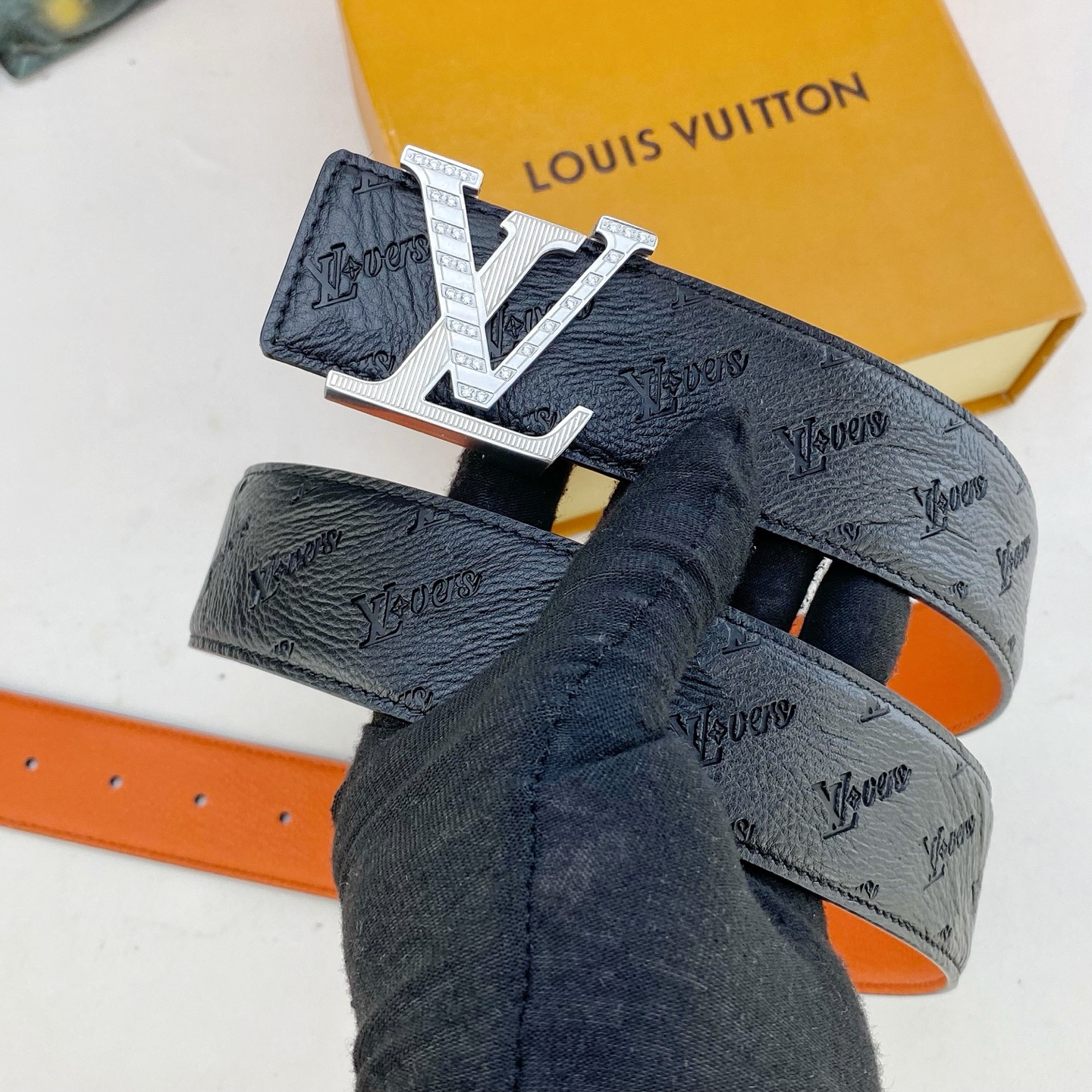 LV💕 特种皮腰带系列 ，原厂五金精品不锈钢钻💎扣，手感柔软舒适 宽3.8CM。