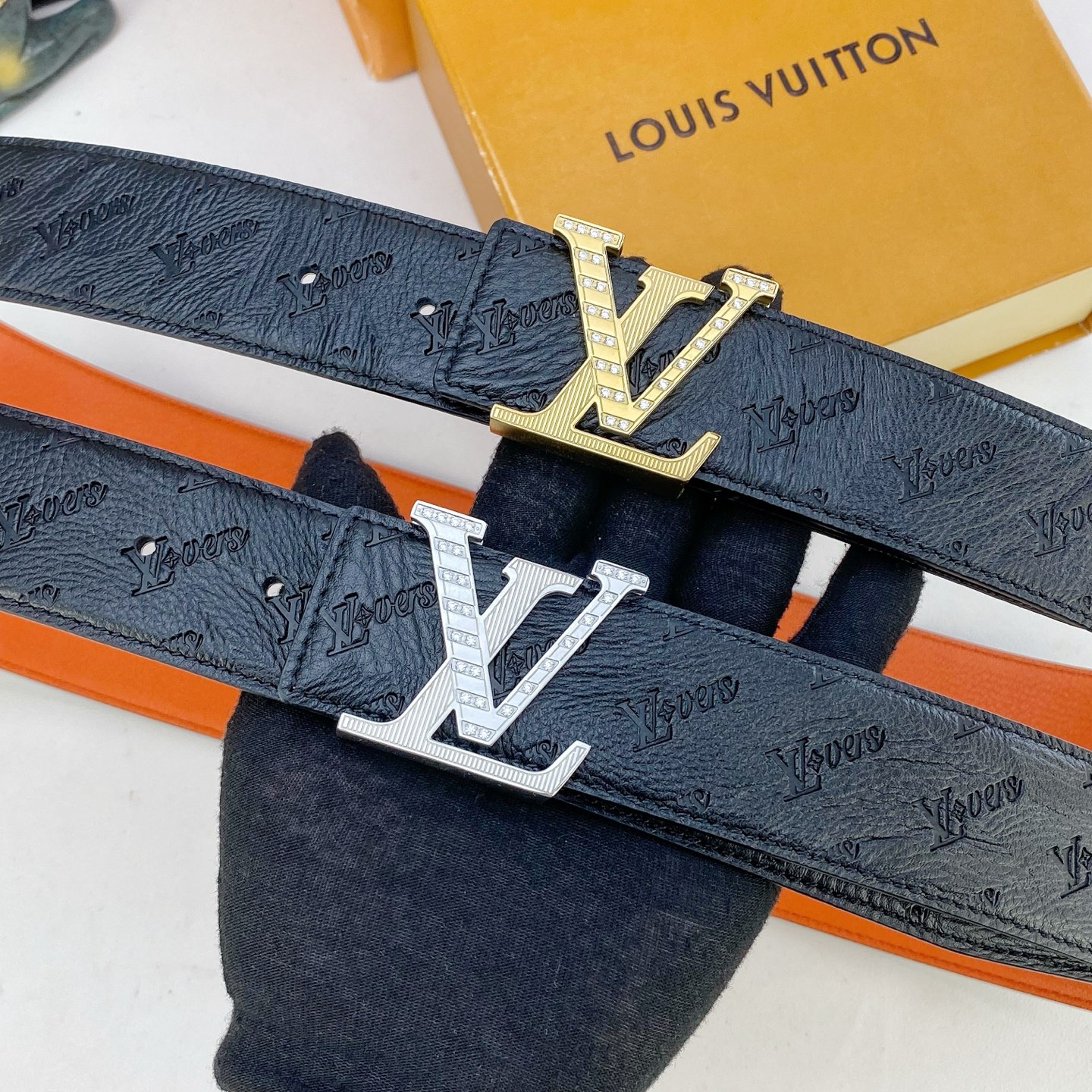 LV💕 特种皮腰带系列 ，原厂五金精品不锈钢钻💎扣，手感柔软舒适 宽3.8CM。