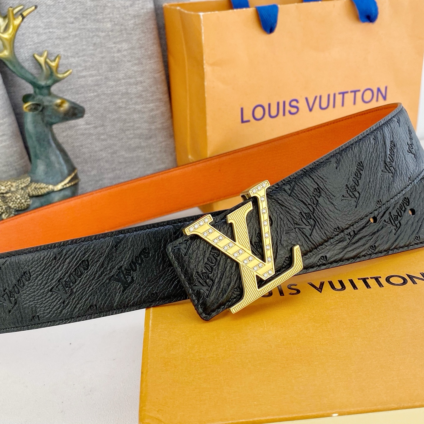 LV💕 特种皮腰带系列 ，原厂五金精品不锈钢钻💎扣，手感柔软舒适 宽3.8CM。