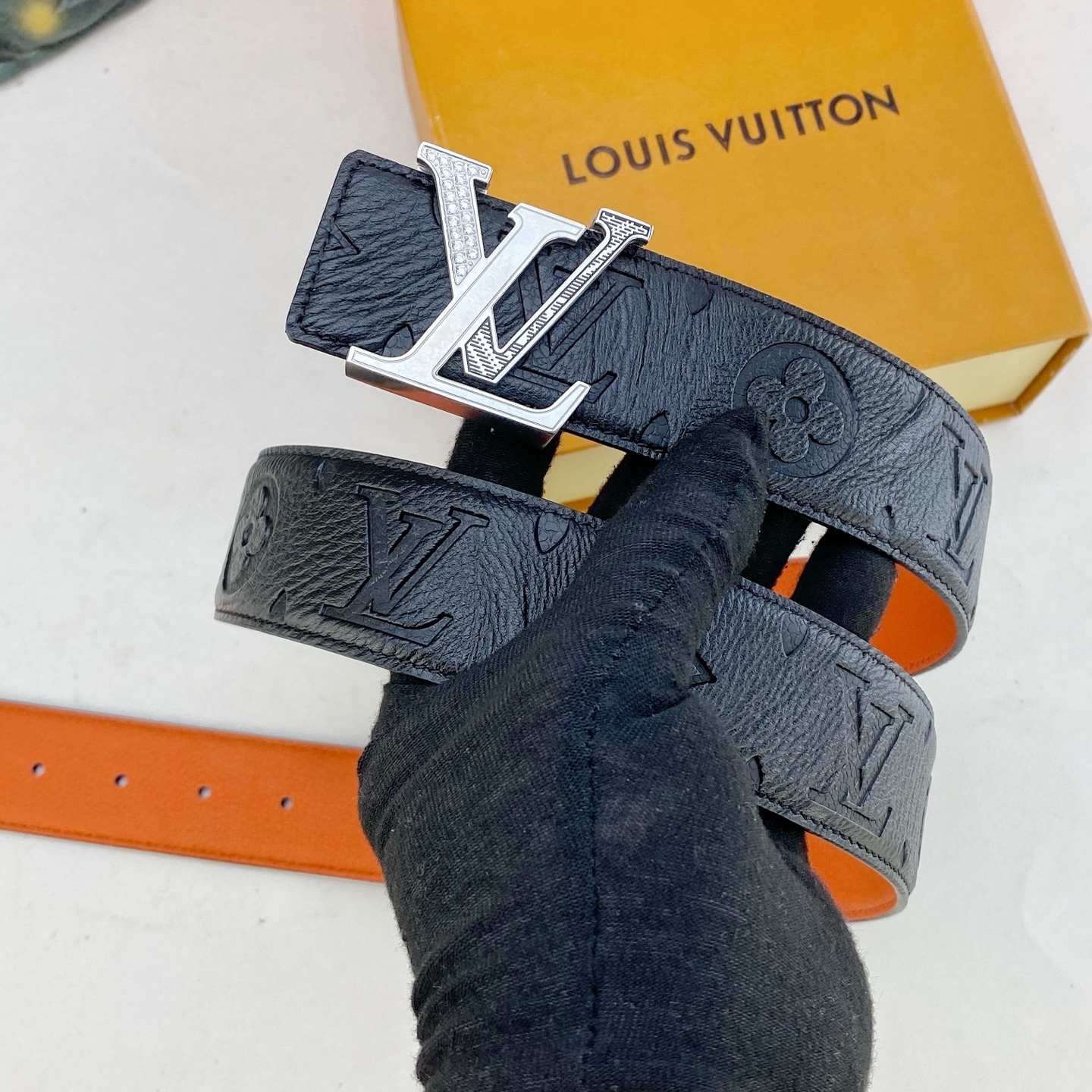 LV💕 特种皮腰带系列 ，原厂五金精品不锈钢钻💎扣，手感柔软舒适 宽3.8CM。