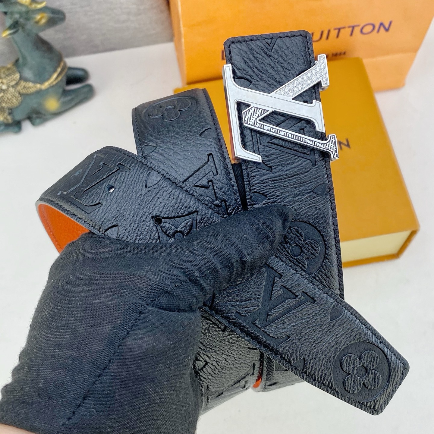 LV💕 特种皮腰带系列 ，原厂五金精品不锈钢钻💎扣，手感柔软舒适 宽3.8CM。