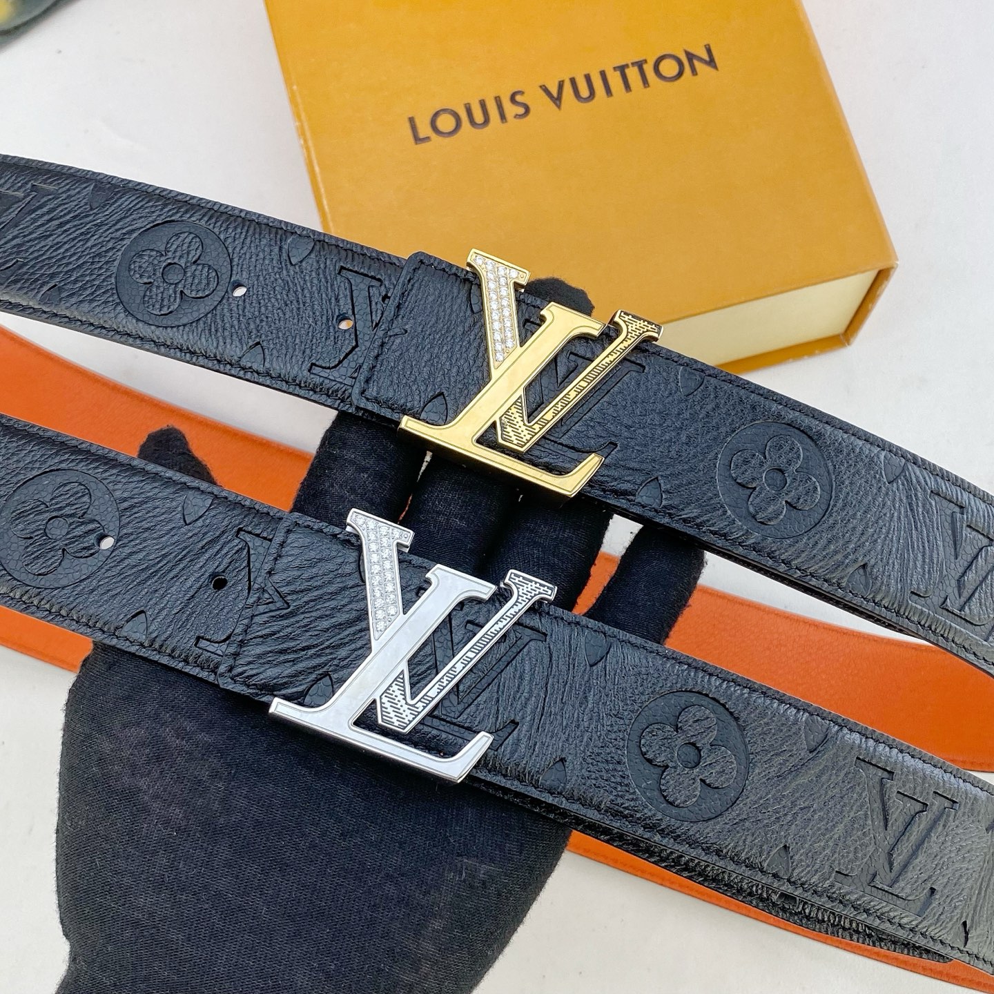 LV💕 特种皮腰带系列 ，原厂五金精品不锈钢钻💎扣，手感柔软舒适 宽3.8CM。