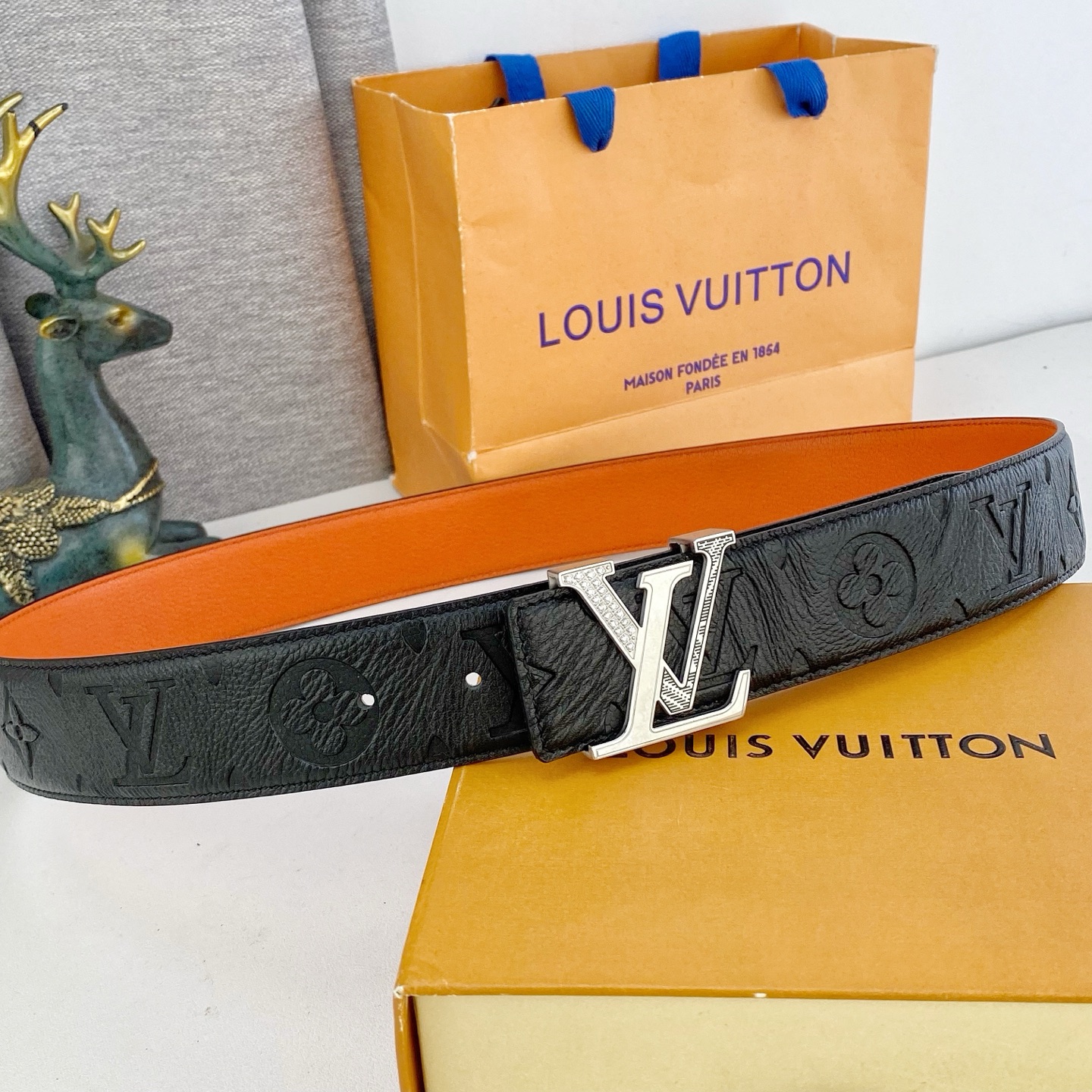 LV💕 特种皮腰带系列 ，原厂五金精品不锈钢钻💎扣，手感柔软舒适 宽3.8CM。