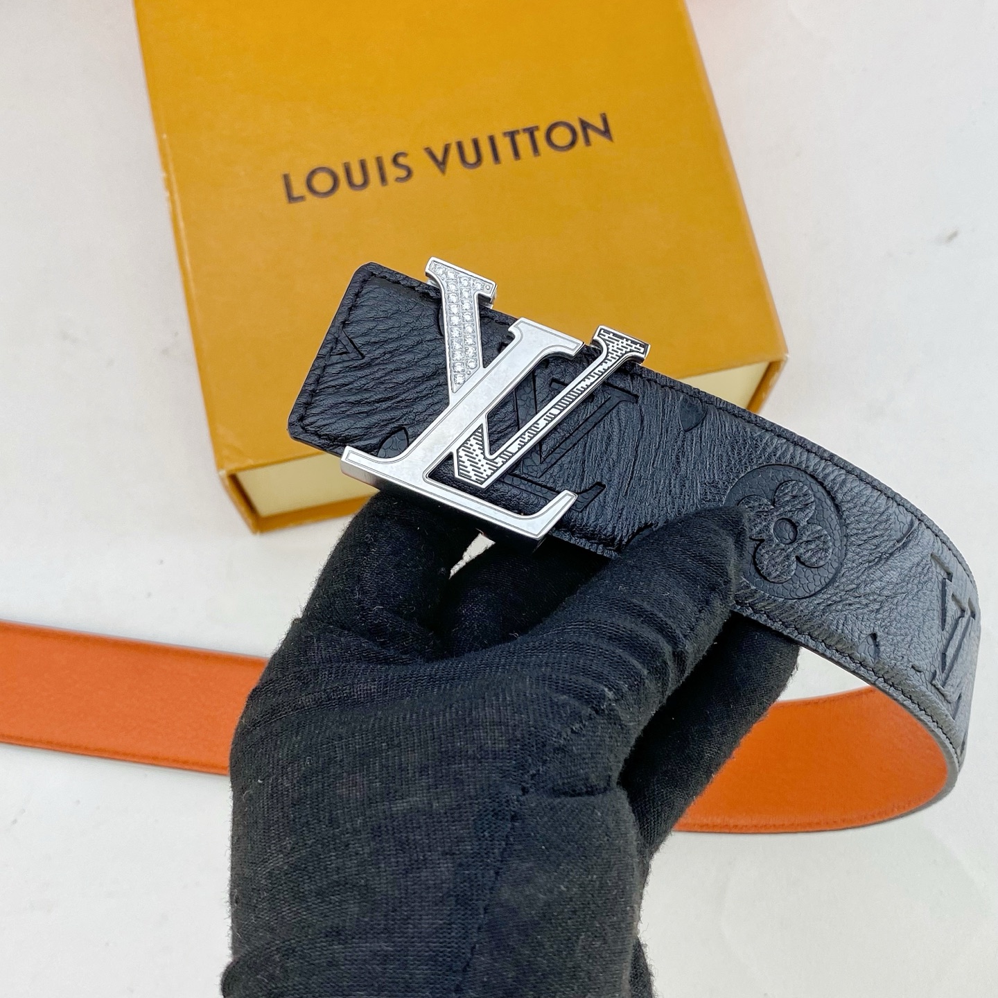 LV💕 特种皮腰带系列 ，原厂五金精品不锈钢钻💎扣，手感柔软舒适 宽3.8CM。