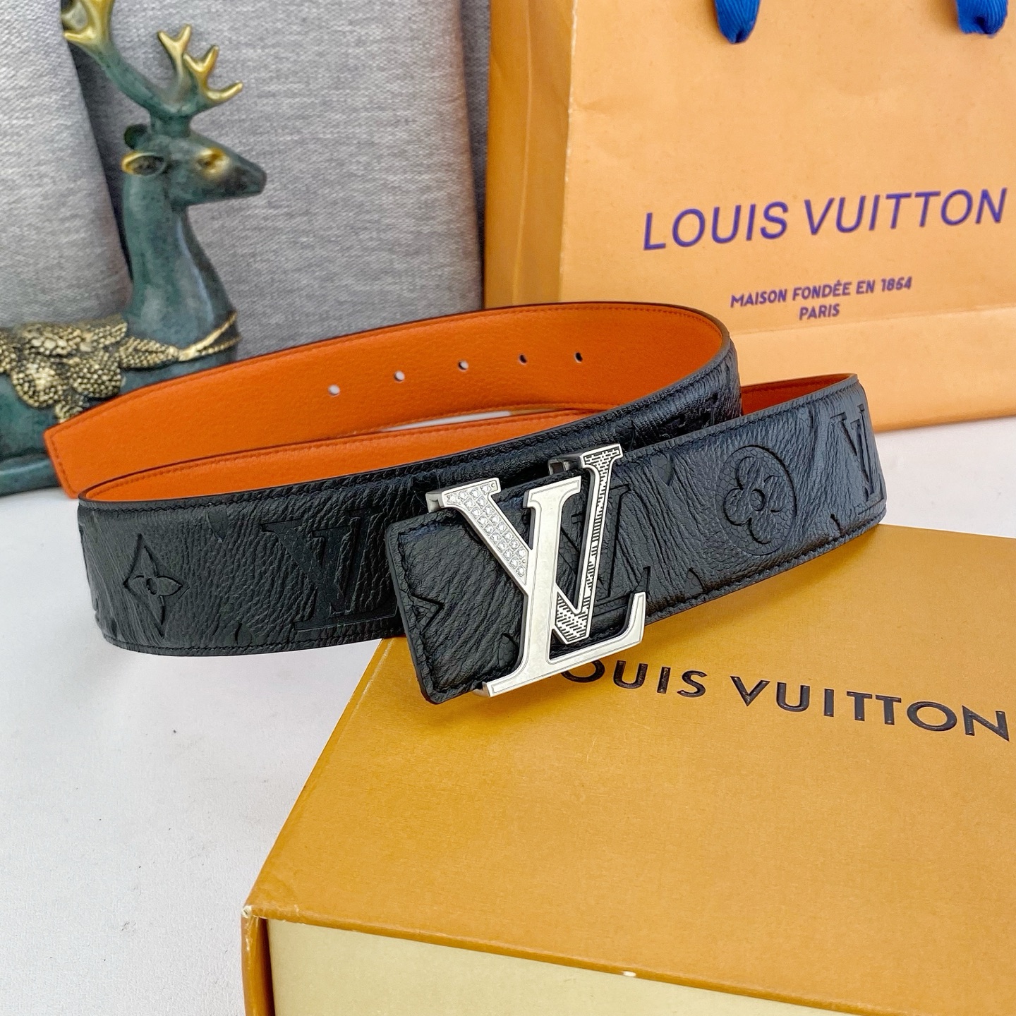 LV💕 特种皮腰带系列 ，原厂五金精品不锈钢钻💎扣，手感柔软舒适 宽3.8CM。