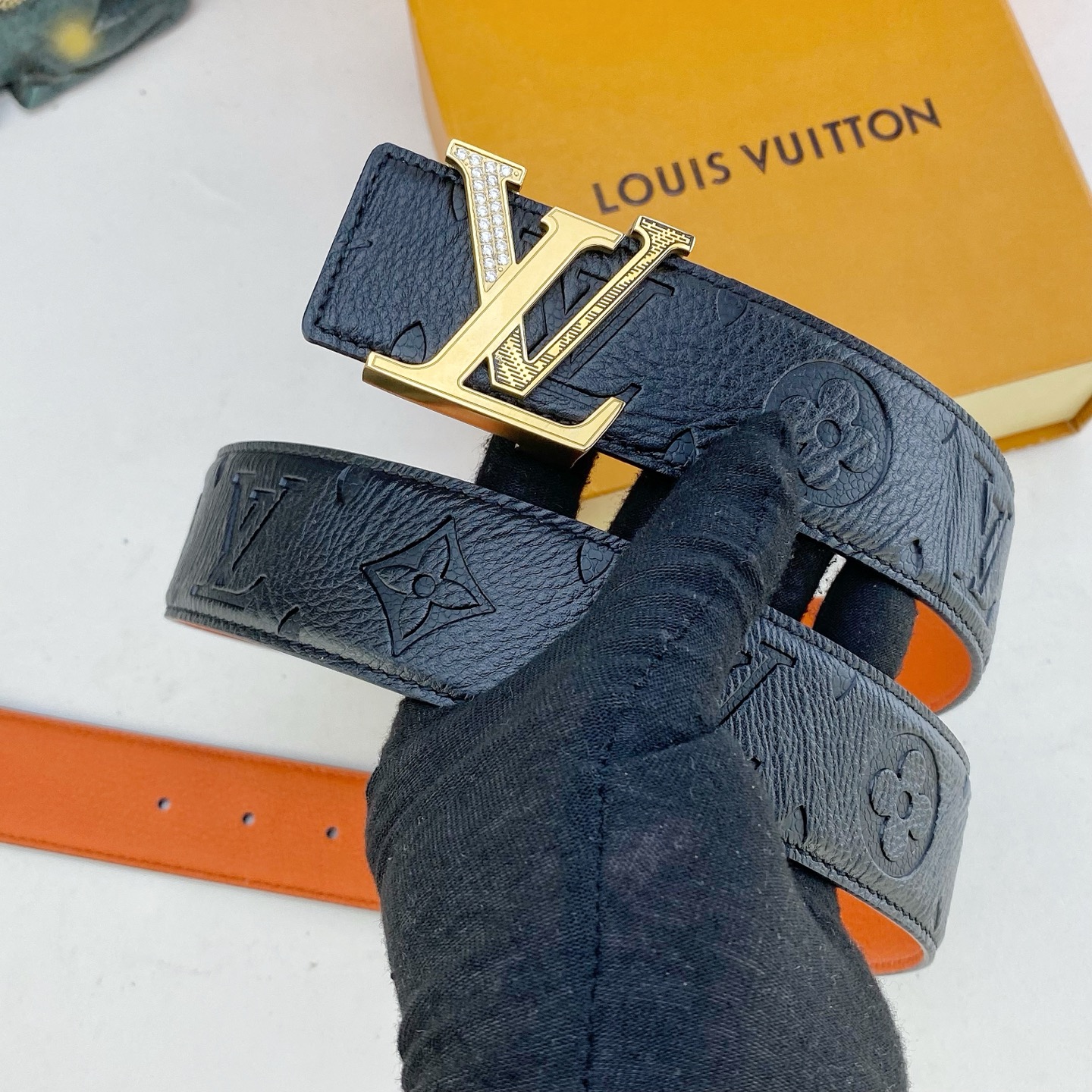 LV💕 特种皮腰带系列 ，原厂五金精品不锈钢钻💎扣，手感柔软舒适 宽3.8CM。