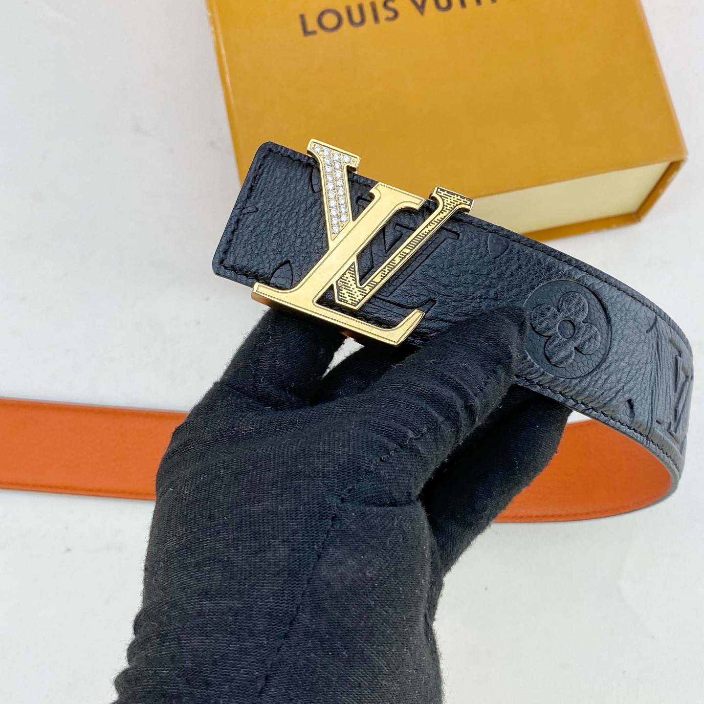 LV💕 特种皮腰带系列 ，原厂五金精品不锈钢钻💎扣，手感柔软舒适 宽3.8CM。