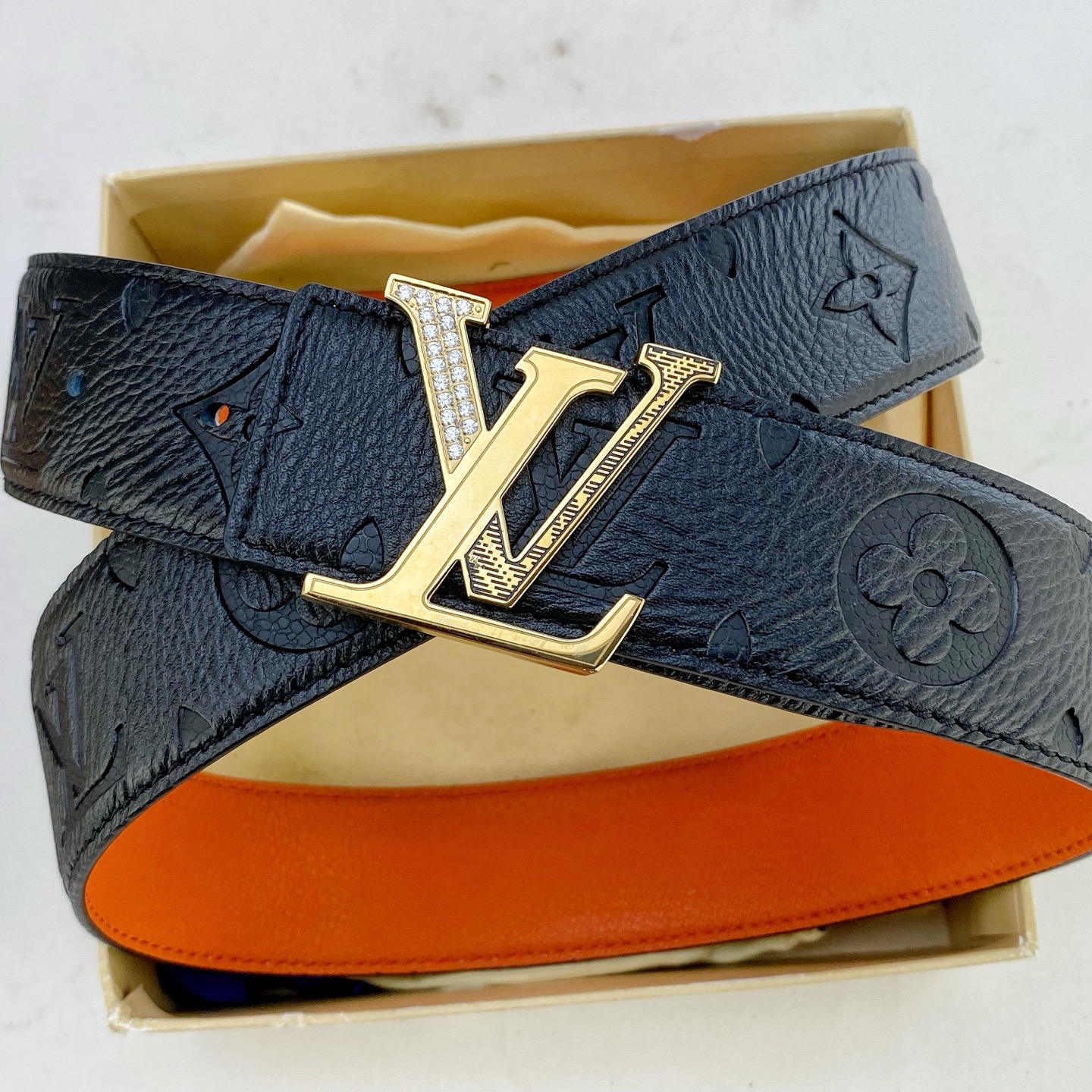 LV💕 特种皮腰带系列 ，原厂五金精品不锈钢钻💎扣，手感柔软舒适 宽3.8CM。