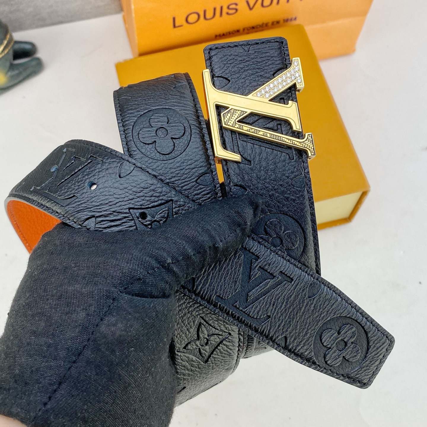 LV💕 特种皮腰带系列 ，原厂五金精品不锈钢钻💎扣，手感柔软舒适 宽3.8CM。