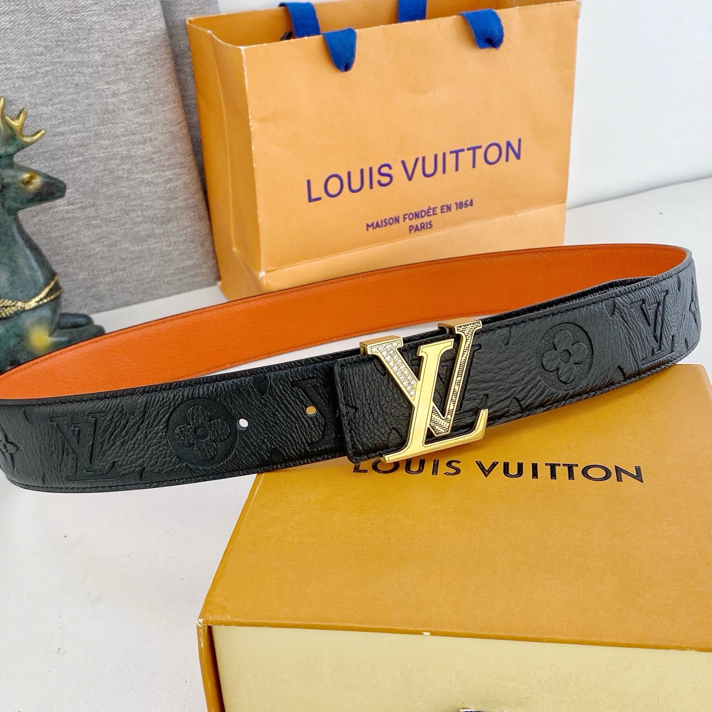 LV💕 特种皮腰带系列 ，原厂五金精品不锈钢钻💎扣，手感柔软舒适 宽3.8CM。