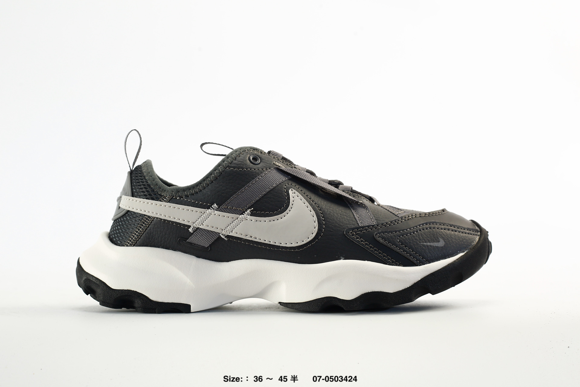 M Nike TC 7900