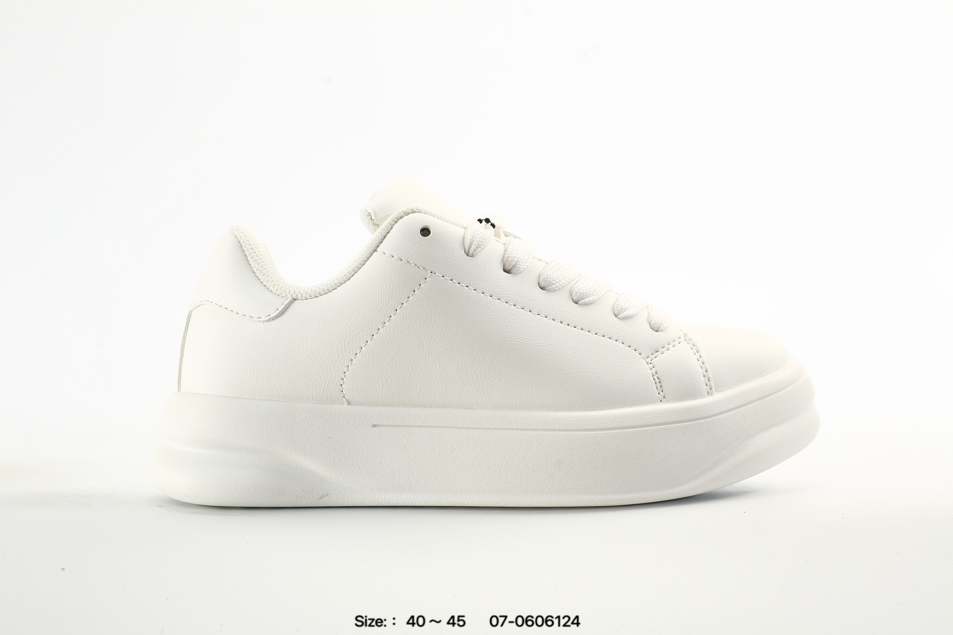 Zara Low, photo 2