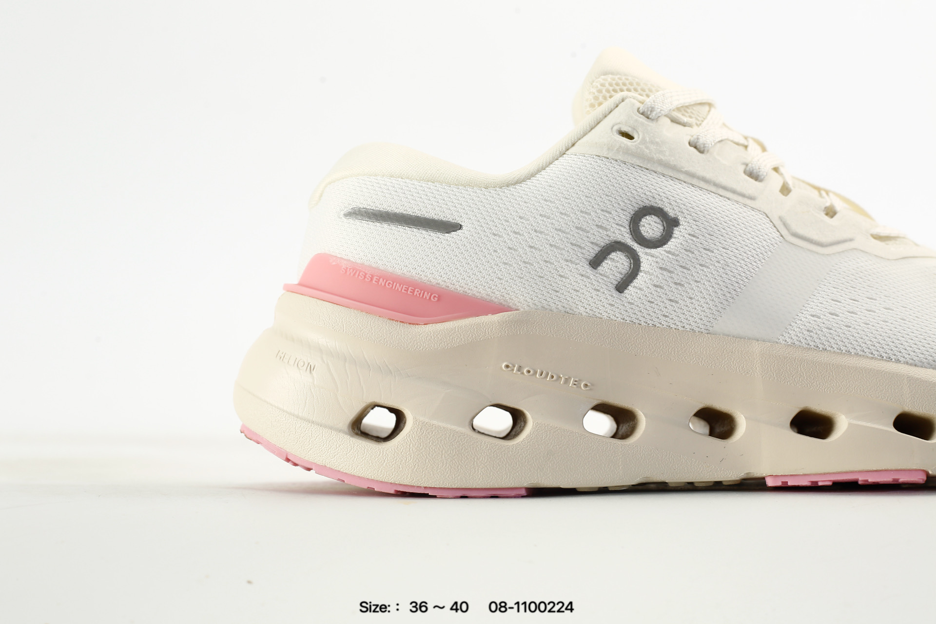 On Cloudrunner 3 – 08-1100224, photo 2