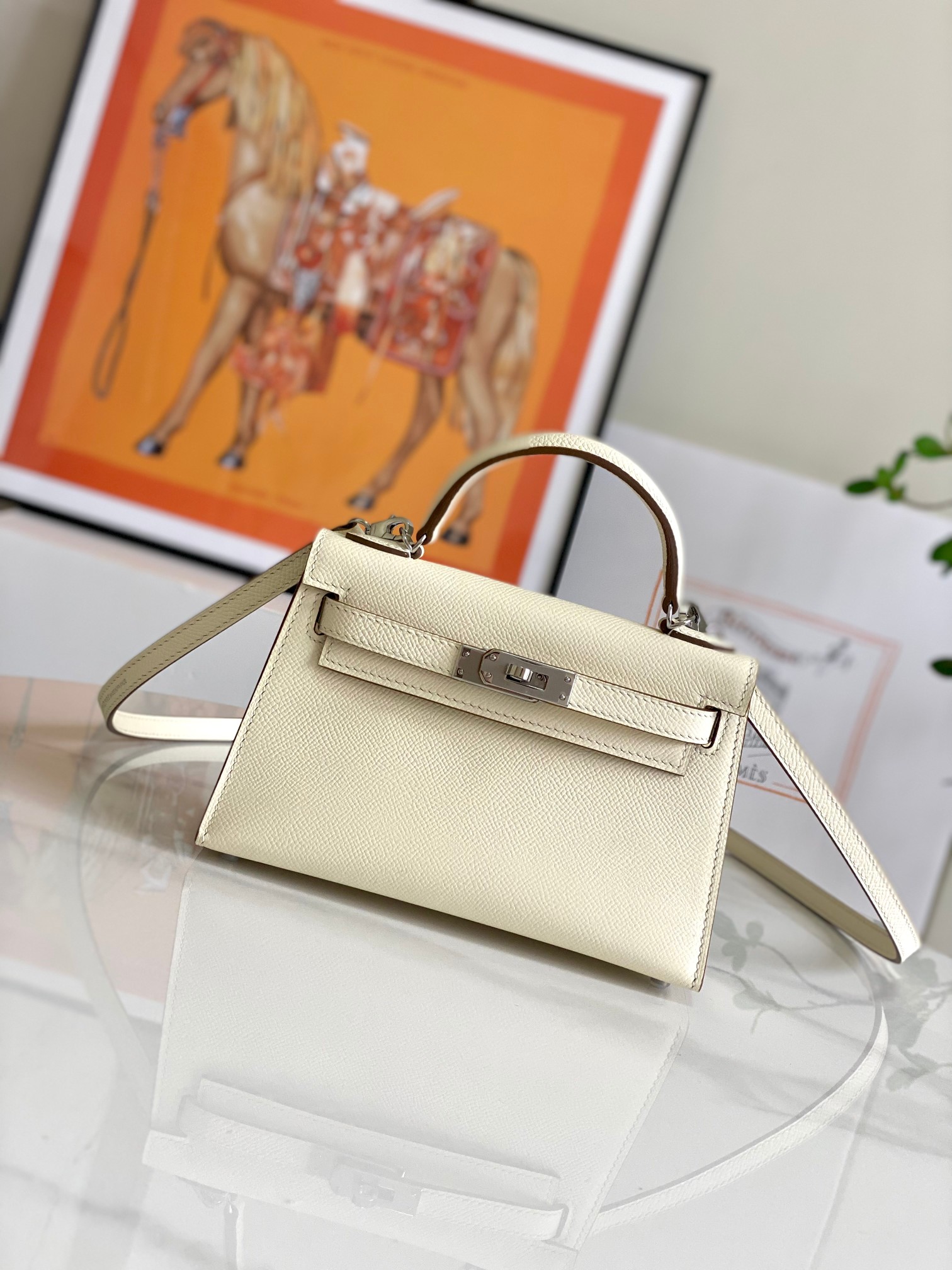 هيرميس Hermes Kelly ممتاز
 حقيبة حقيبة يد حقيبة الكتف &حقيبة كروس بودي ميلك شيك وايت أبيض . الأجهزة الفضية ابسوم مینی