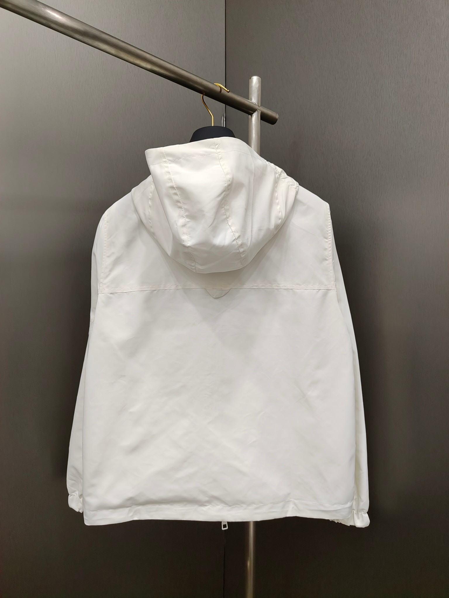 Louis Vuitton 2025SS Men's White Monogram Windbreaker Jacket - M to 3XL 4 a1711338180235 8225