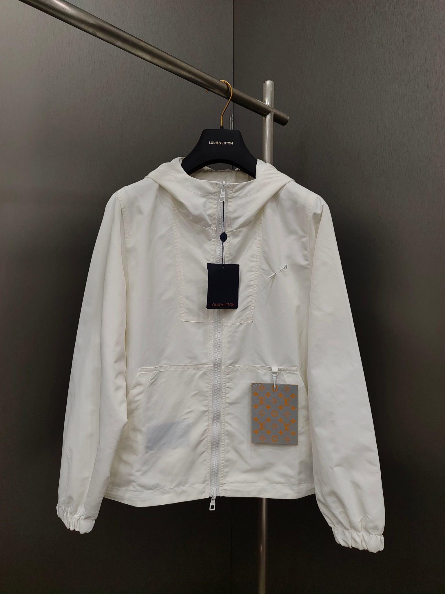 Louis Vuitton 2025SS Men's White Monogram Windbreaker Jacket - M to 3XL 3 a1711338180237 0376