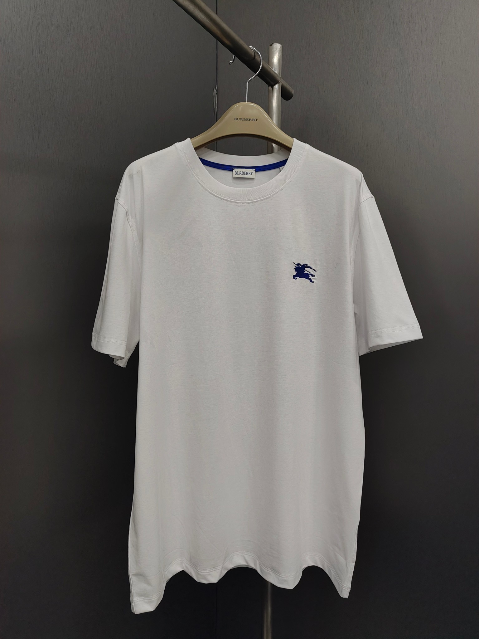 🆕burberry camiseta de manga corta con logo bordado de caballo en el pecho, de la serie clásica de Bur, en colores negr…