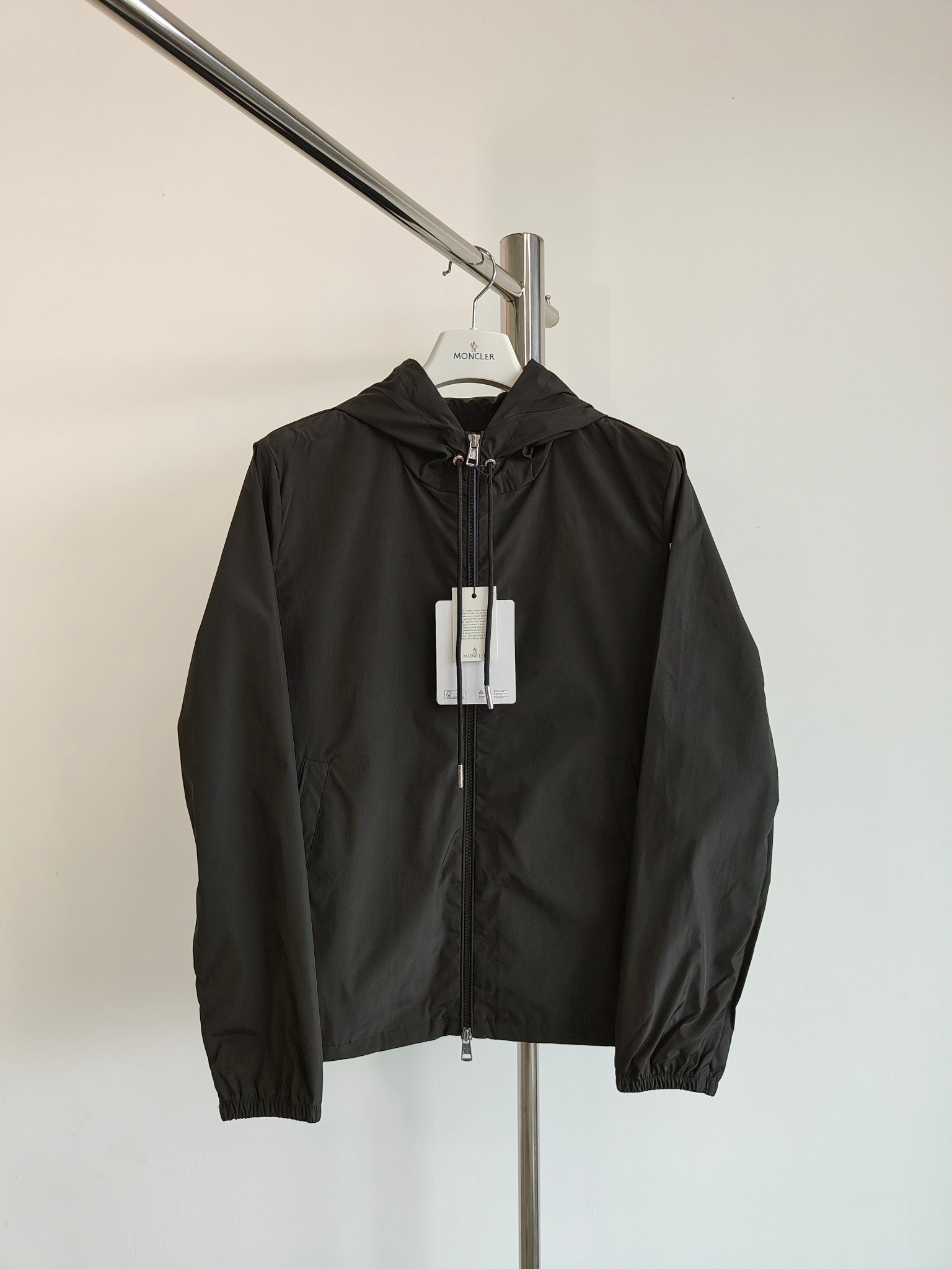 Chaqueta de hombre MON Grimpeurs con capucha y protección solar. La chaqueta con capucha Grimpeurs está inspirada en el…