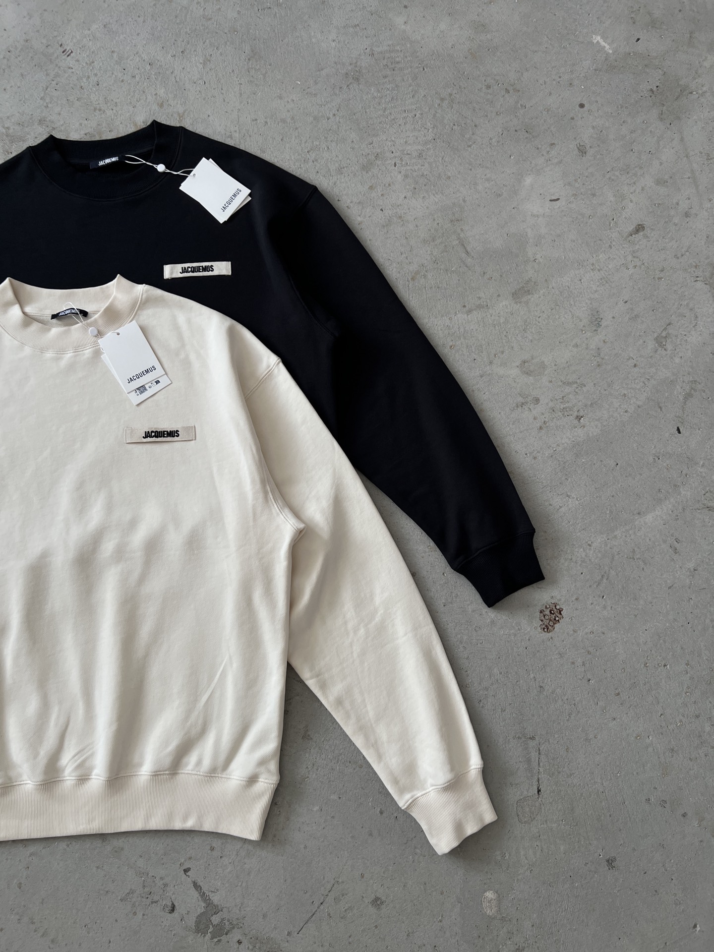 Jacquemus Embroidered Logo Crewneck Sweatshirt - Stylish & Comfortable 4 i1752409043235 4043 0 3