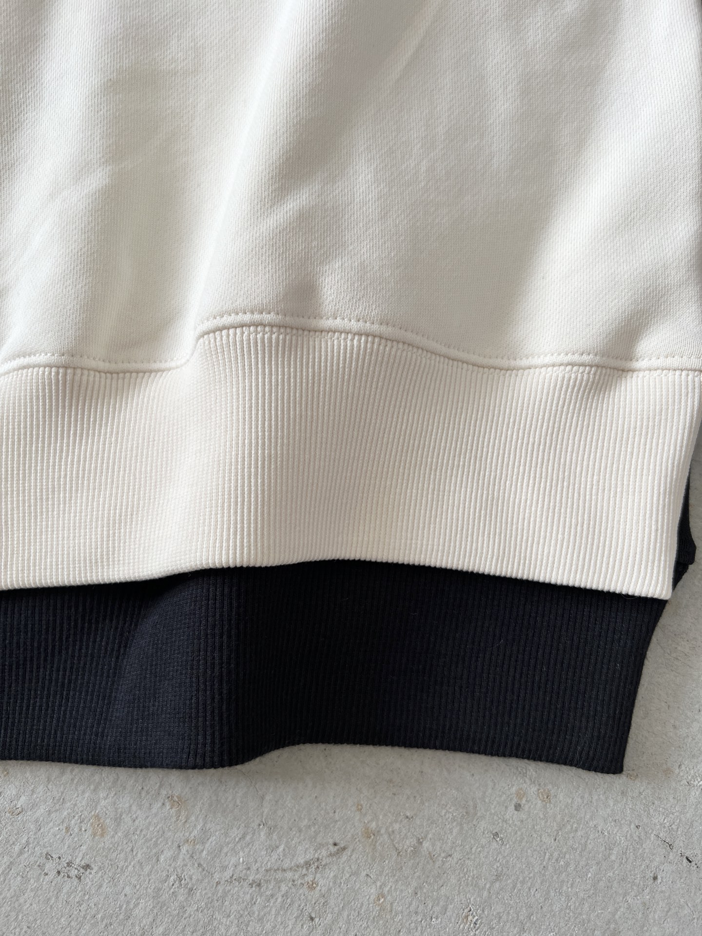 Jacquemus Embroidered Logo Crewneck Sweatshirt - Stylish & Comfortable 7 i1752409045232 1288 0 6