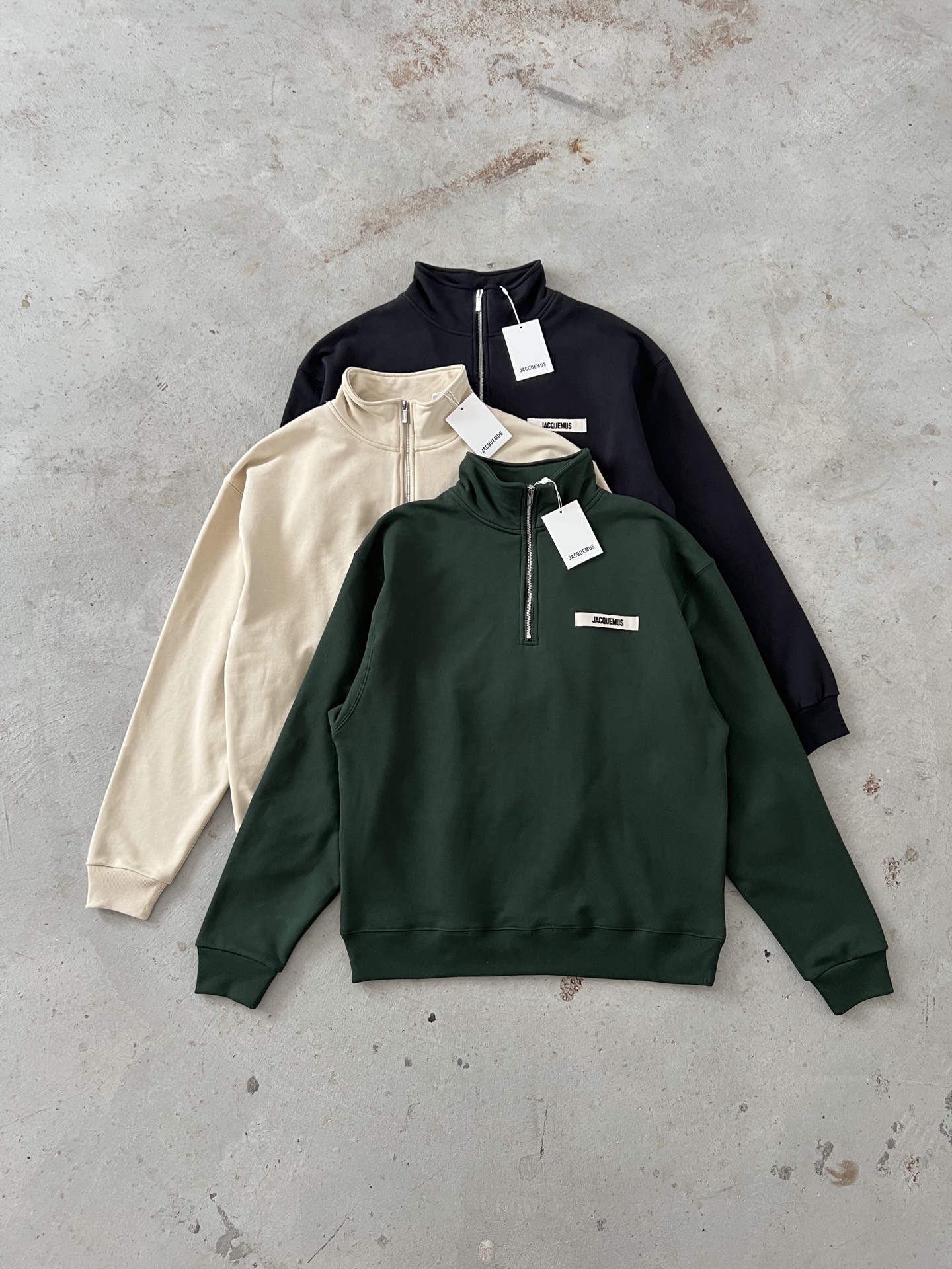 Jacquemus Half-Zip Sweatshirt with Embroidered Logo - Stylish & Comfortable 4 i1752921466270 4134 0 7