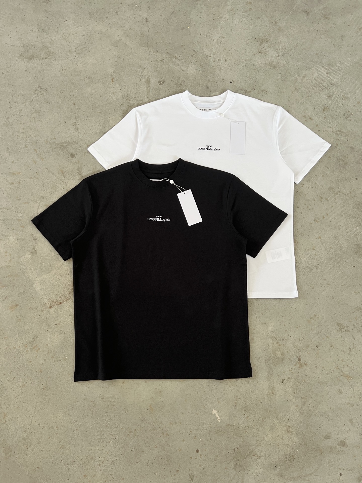 Футболка Maison Margiela с вышивкой