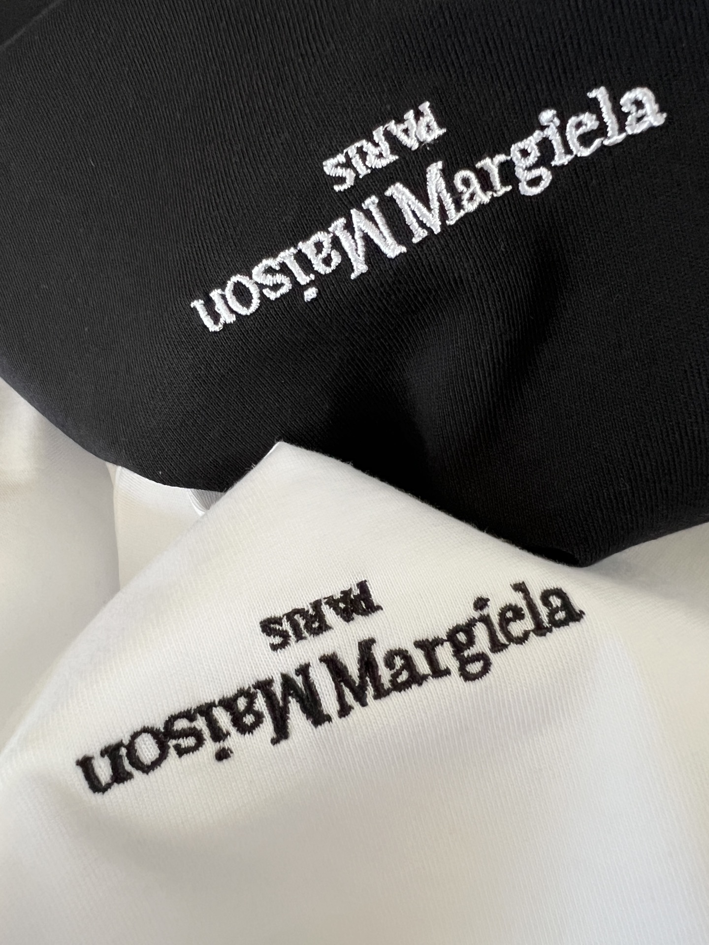 Футболка Maison Margiela с вышивкой