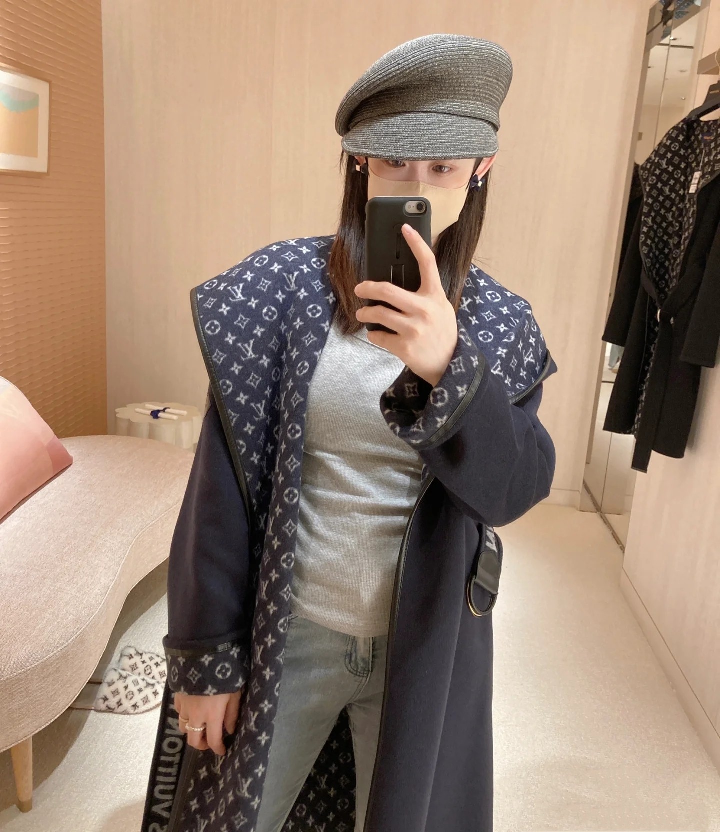 [Cashmere Coats, Furs]Loose and moderate upper body without excessive bloating